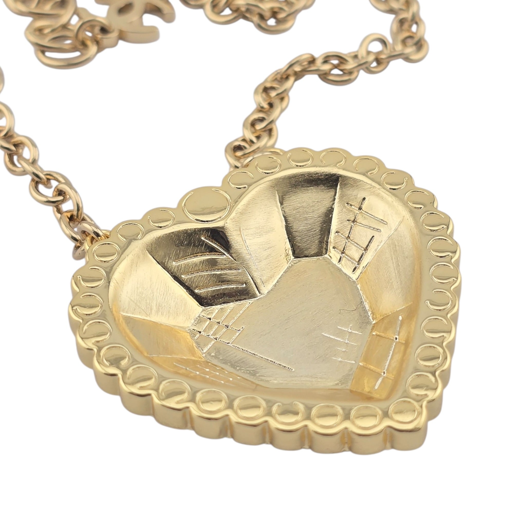 Chanel CC Gold Pendant Heart Necklace 2025 CHANEL