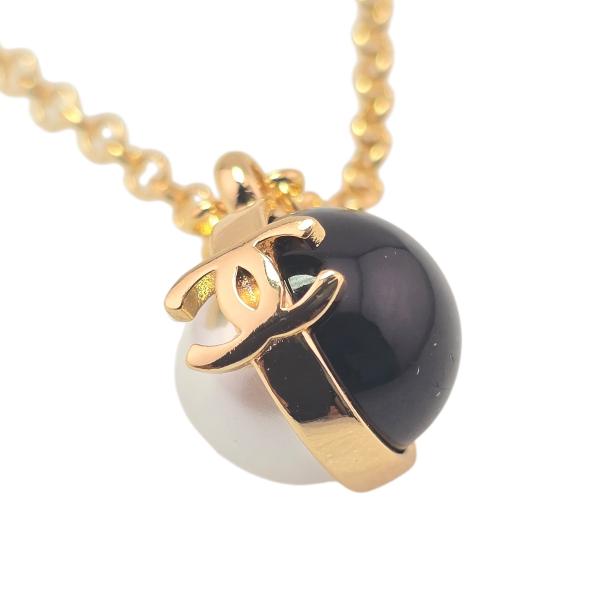 Chanel Pearl Metal CC Necklace Gold Black White 2026 CHANEL