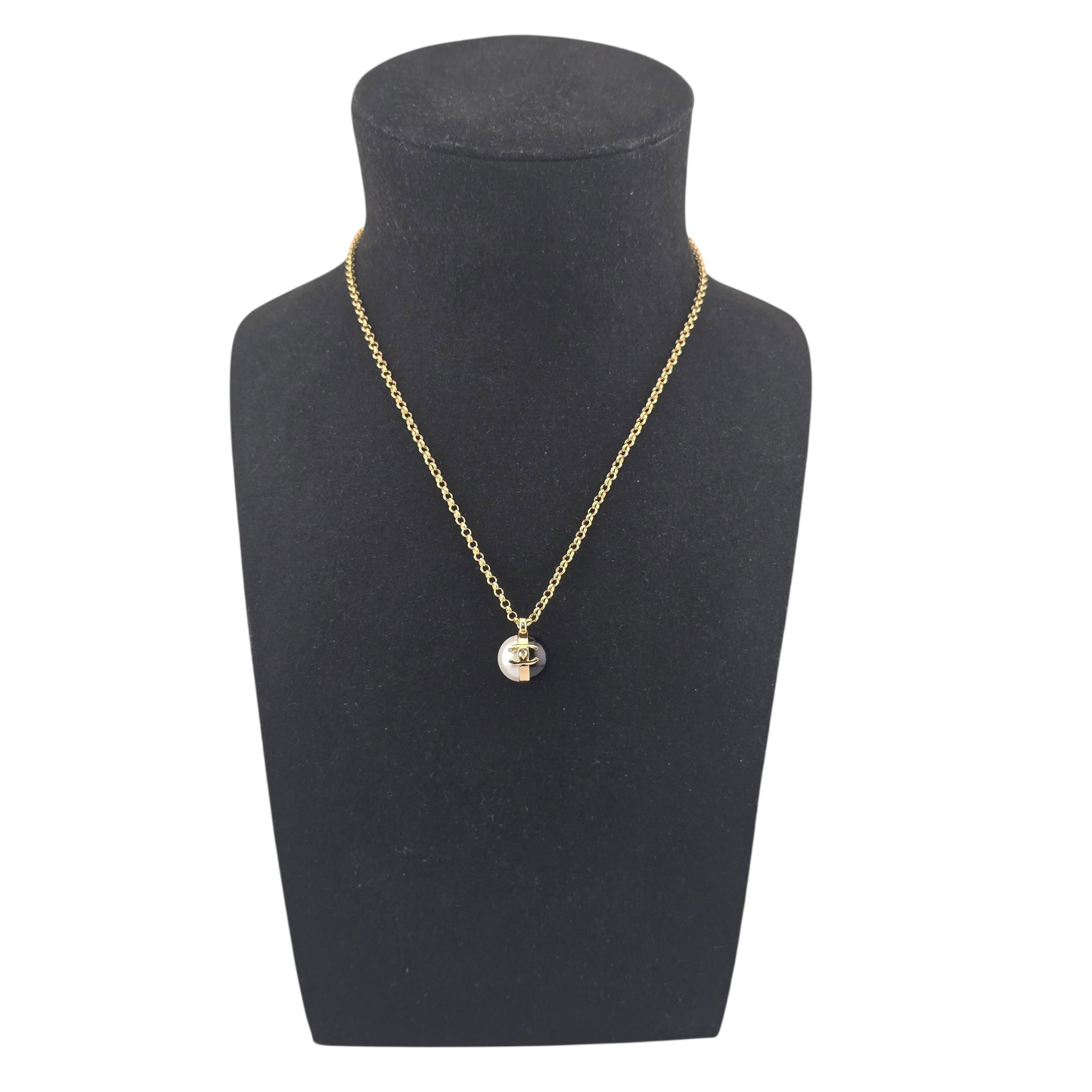 Chanel Pearl Metal CC Necklace Gold Black White 2026 CHANEL