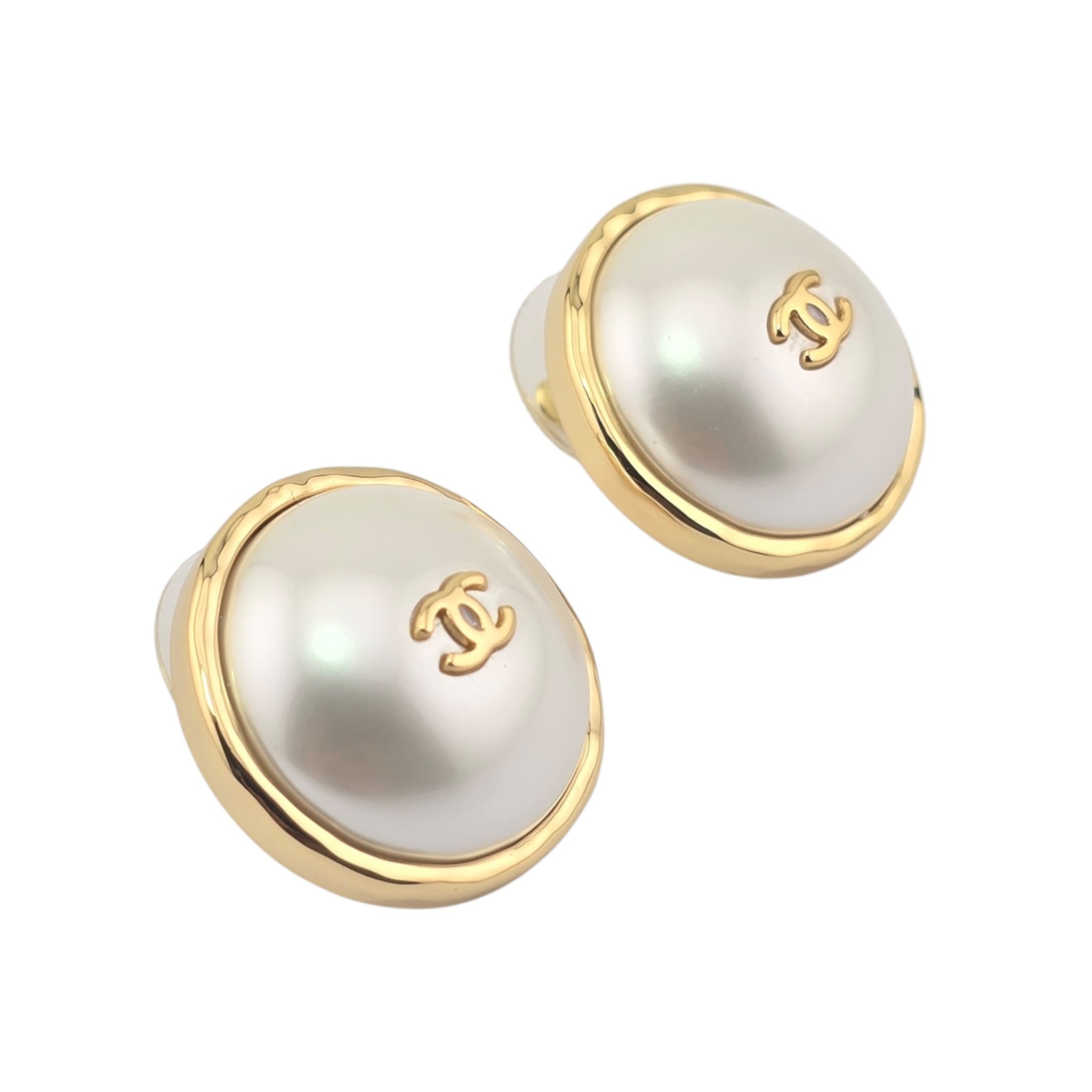 Chanel CC Gold Pearly White Round Stud Earrings 2026 CHANEL