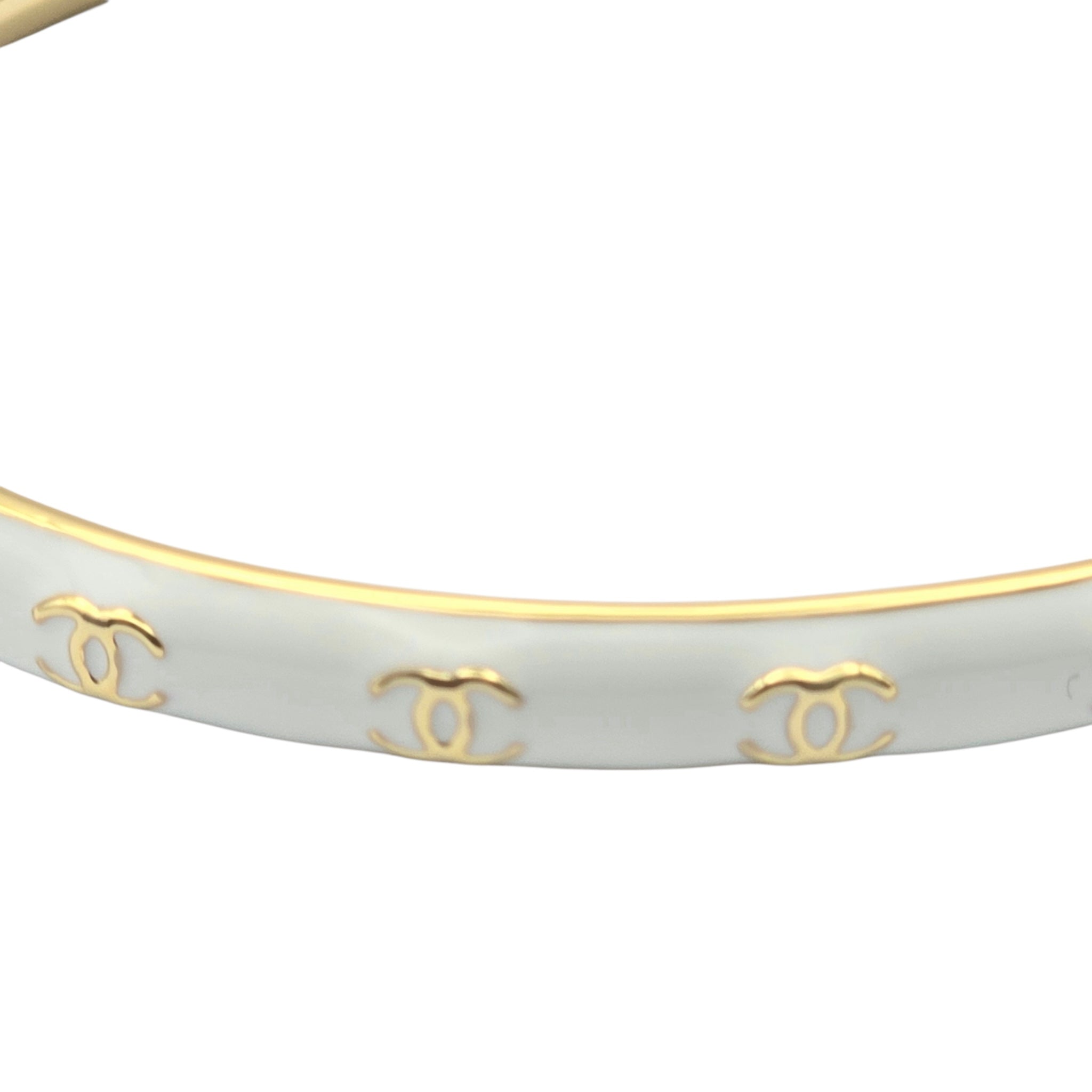 Chanel CC White/Gold Bangle 2024