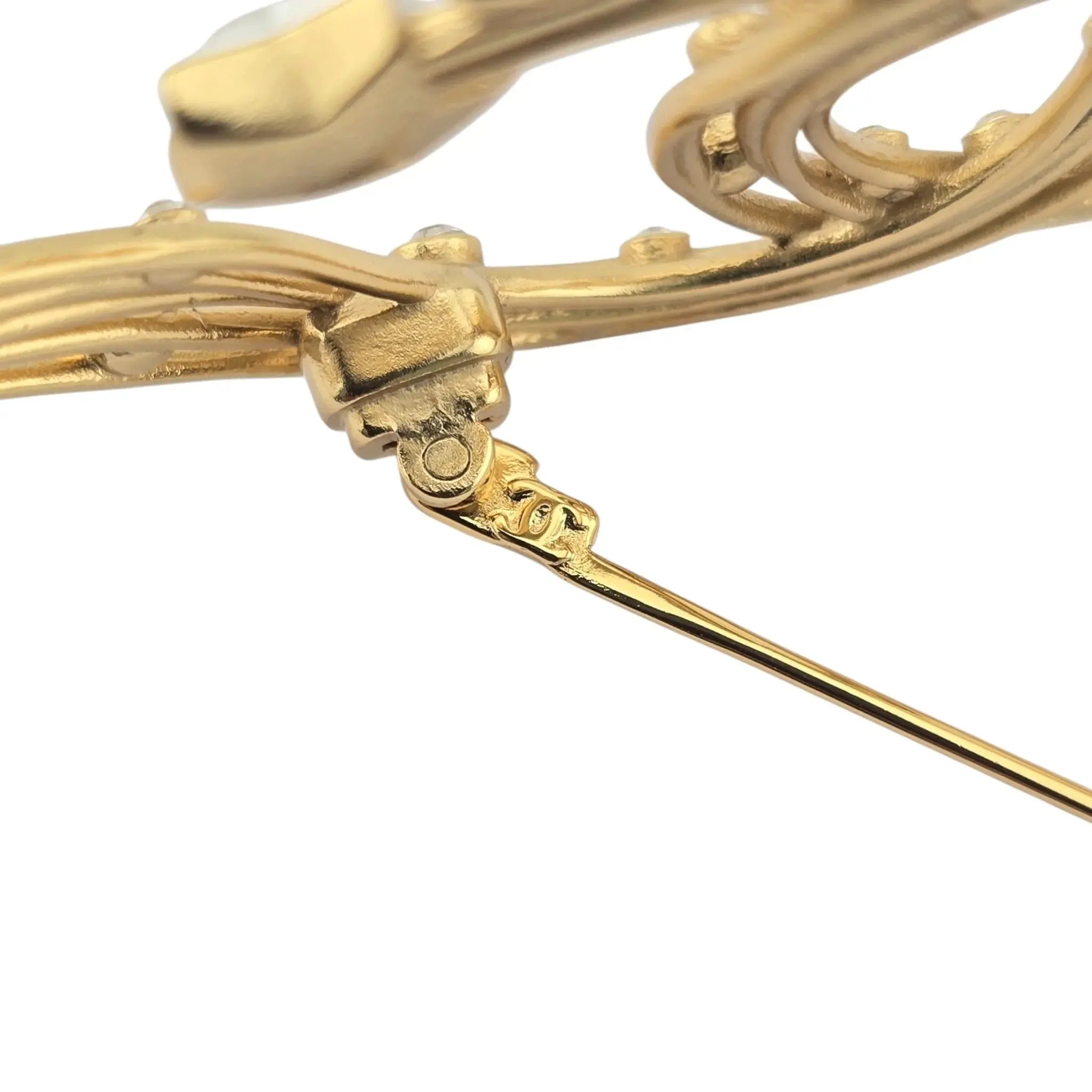 Chanel CC Gold Pearl White Star Brooch B24 CHANEL