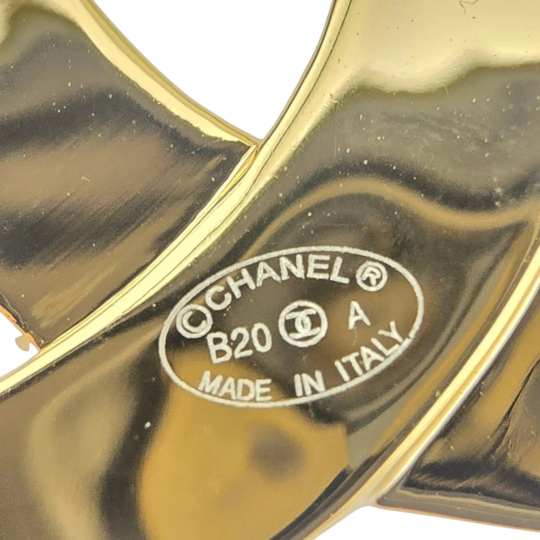 Chanel CC Metal Paris Button Large Brooch Gold 2020 CHANEL