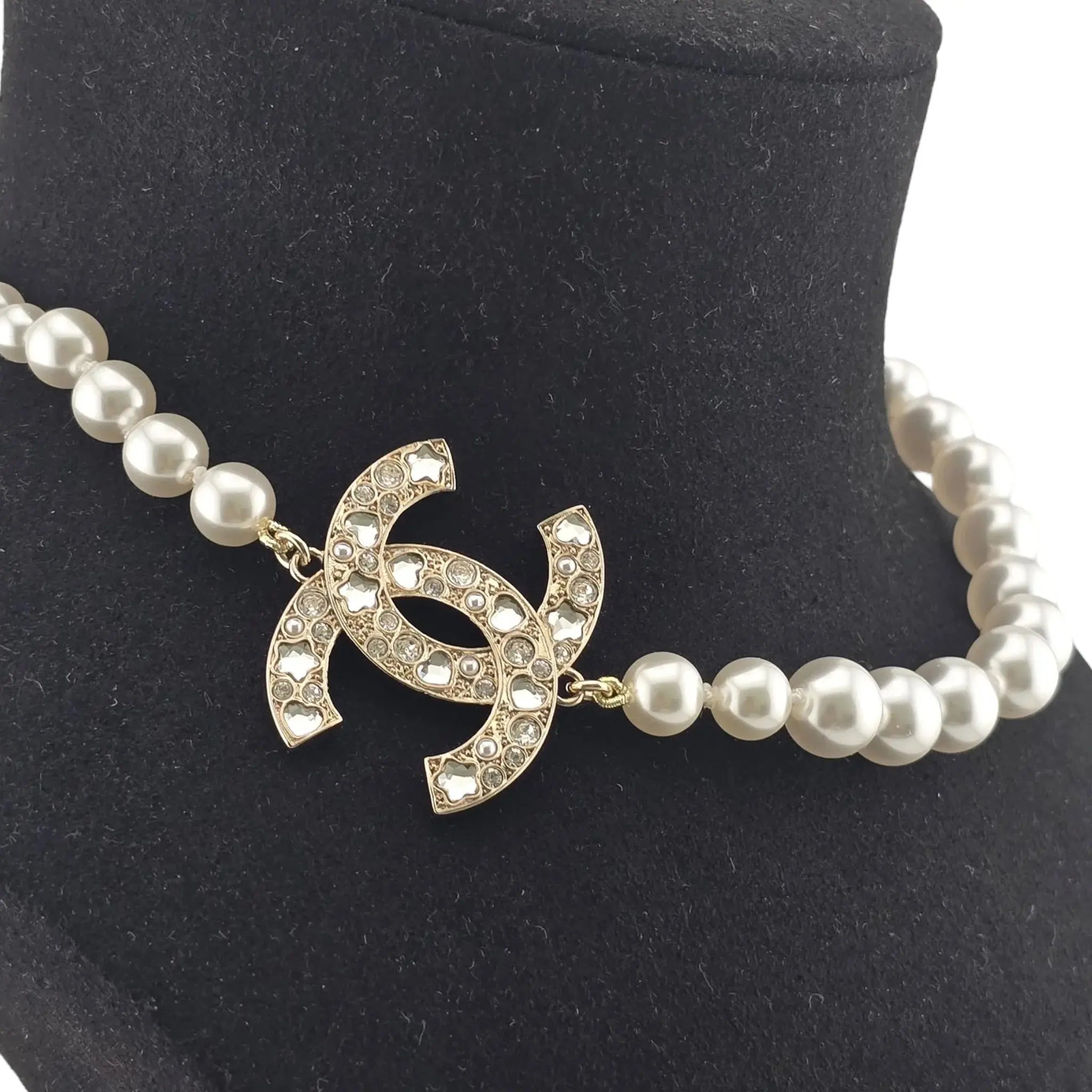 Chanel CC Faux Pearl Gold Necklace 2025 CHANEL