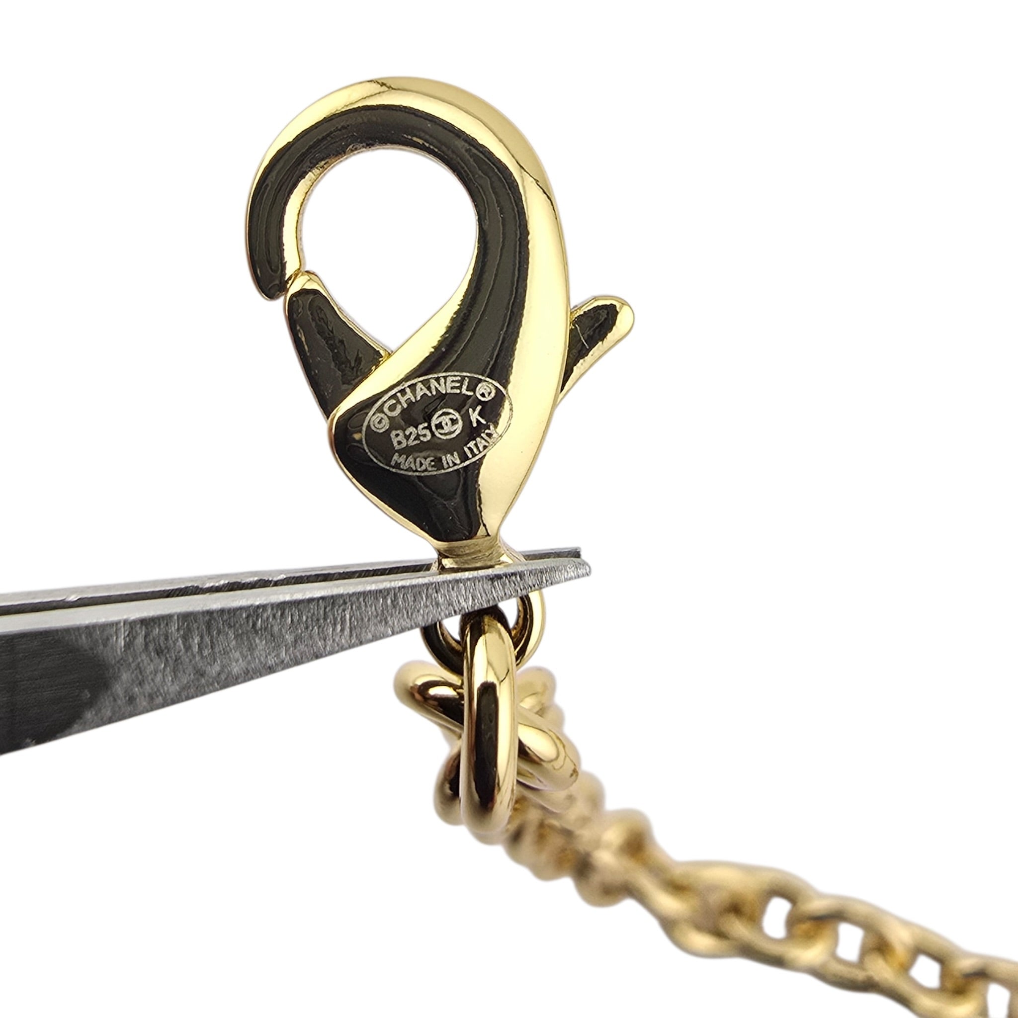 Chanel CC Gold Pendant Heart Necklace 2025 CHANEL