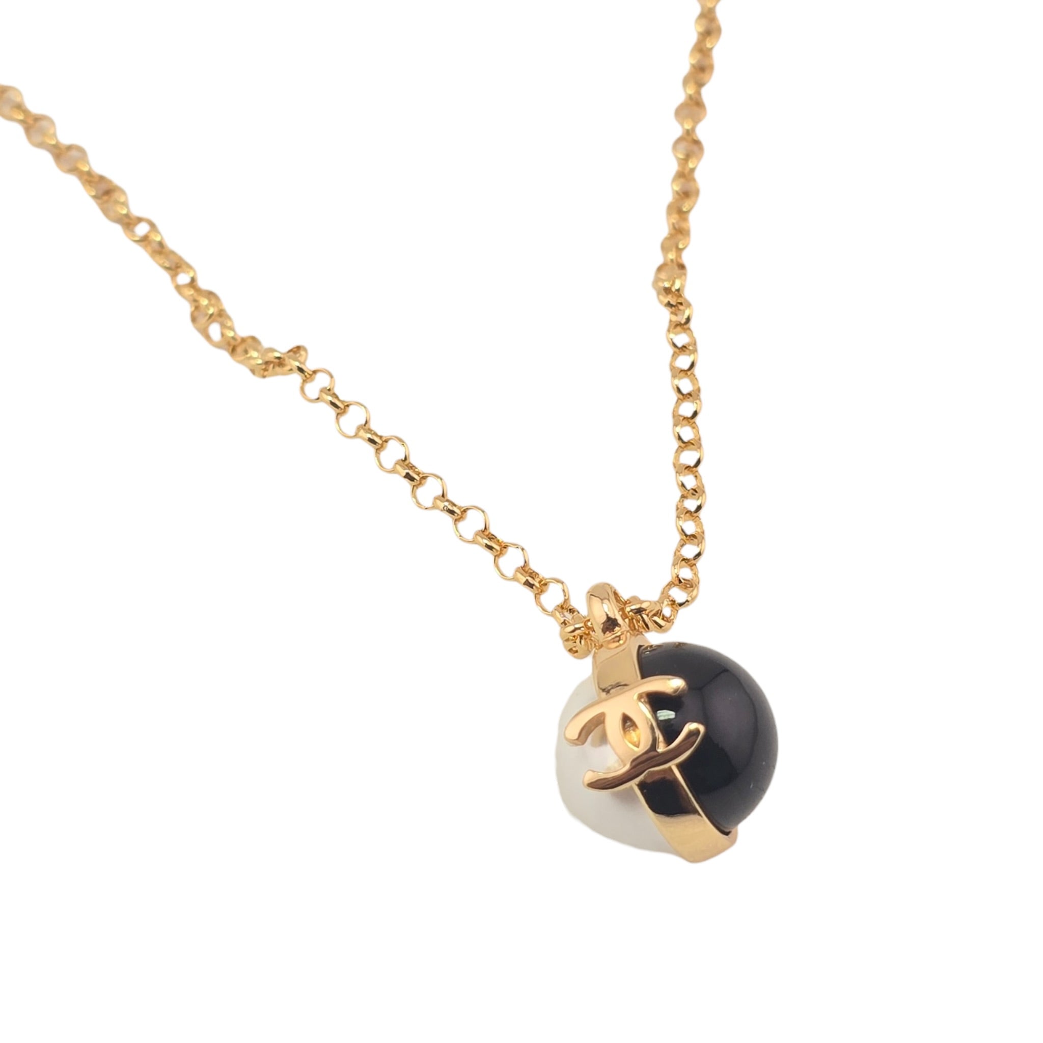Chanel Pearl Metal CC Necklace Gold Black White 2026 CHANEL