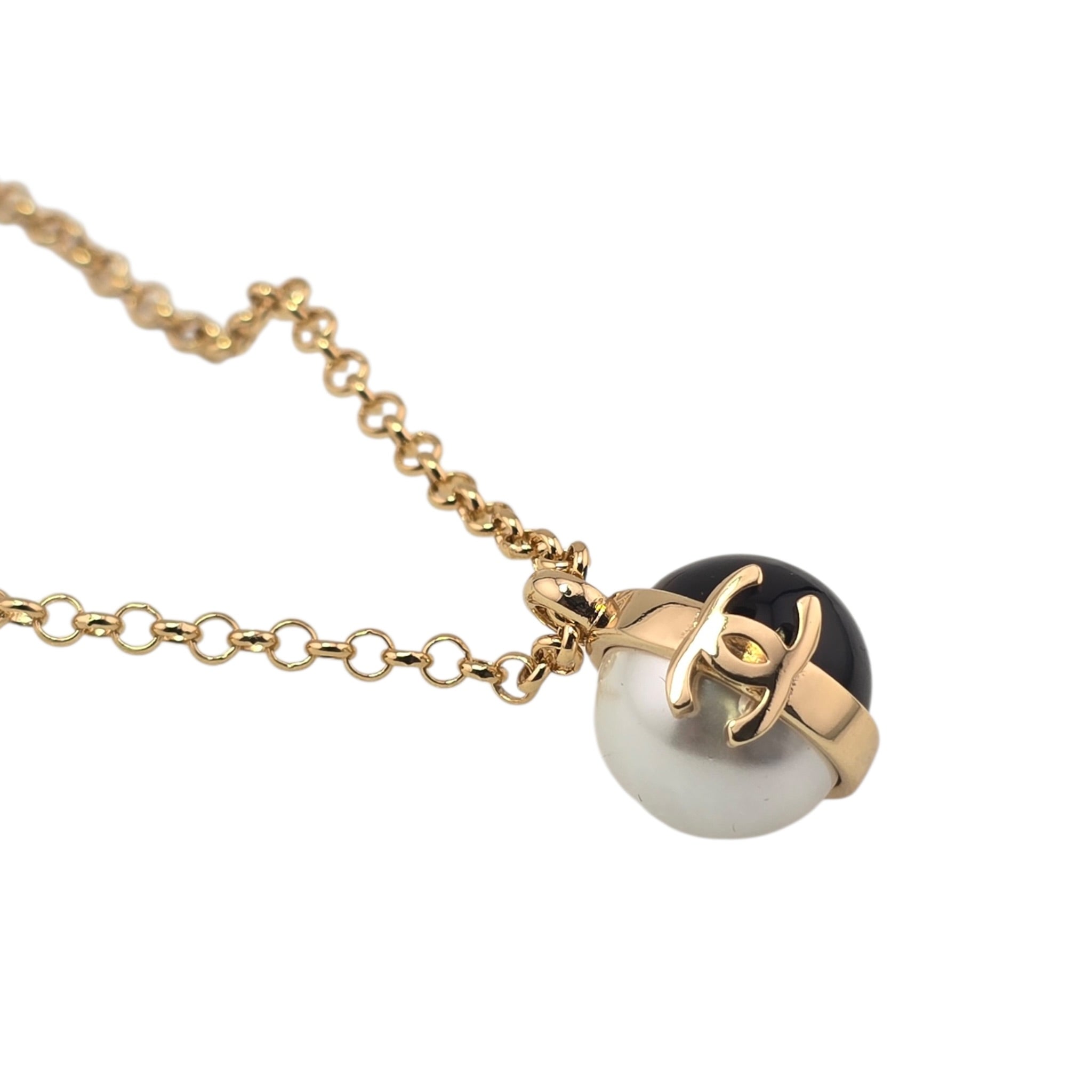 Chanel Pearl Metal CC Necklace Gold Black White 2026 CHANEL