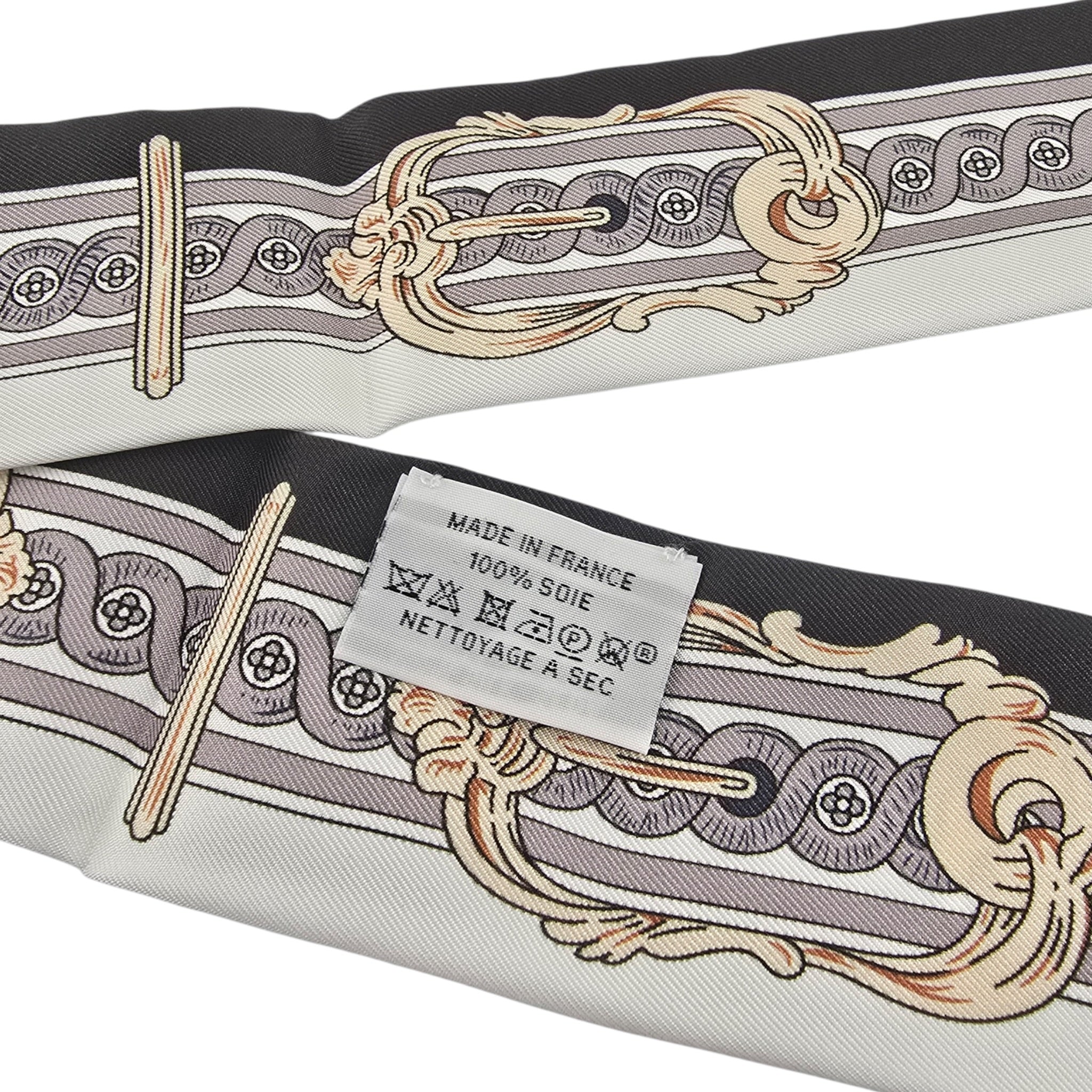 Hermes Silk Twilly Bride De Cour Noir/Blanc/Rose HERMES