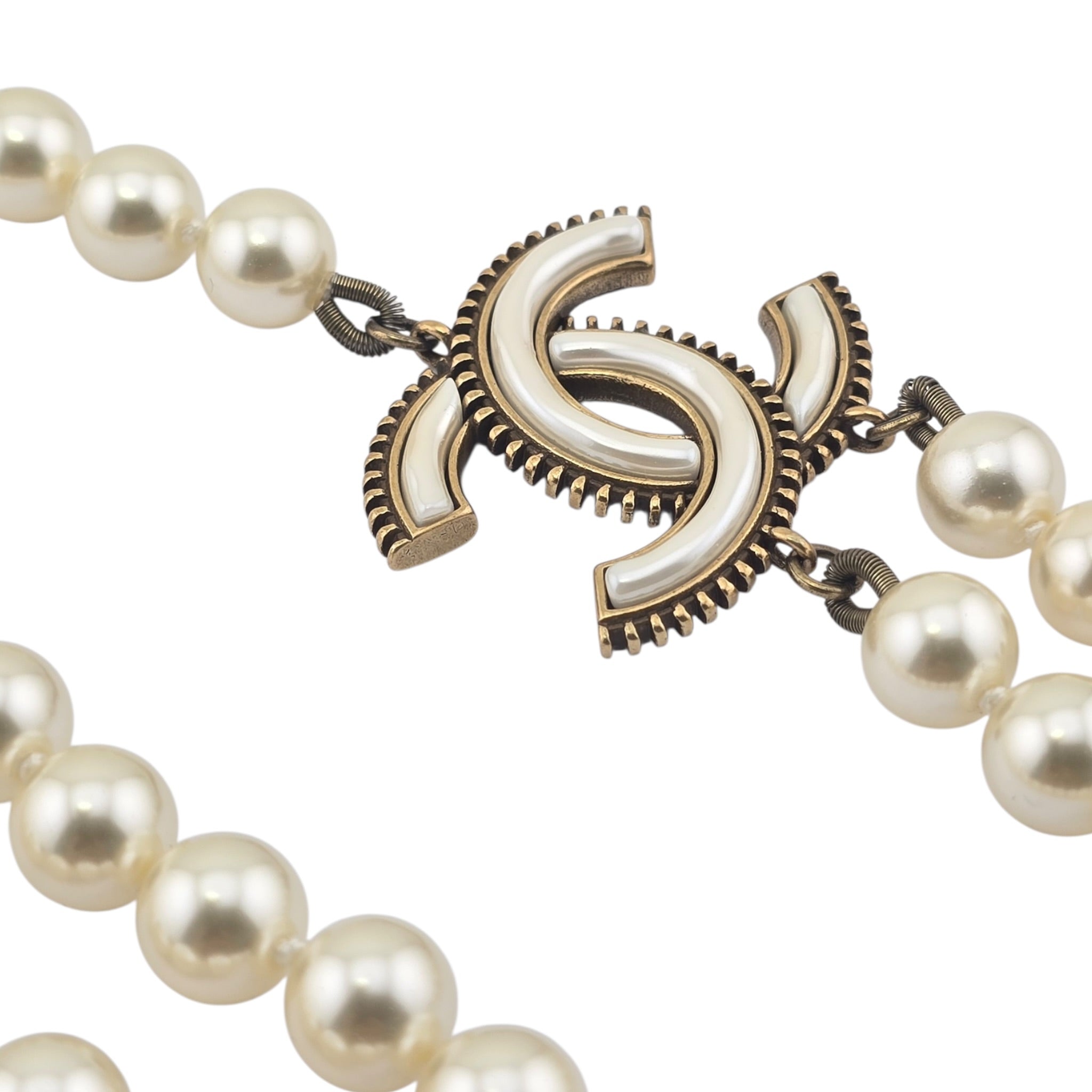 CHANEL CC FAUX PEARL NECKLACE 2025 CHANEL