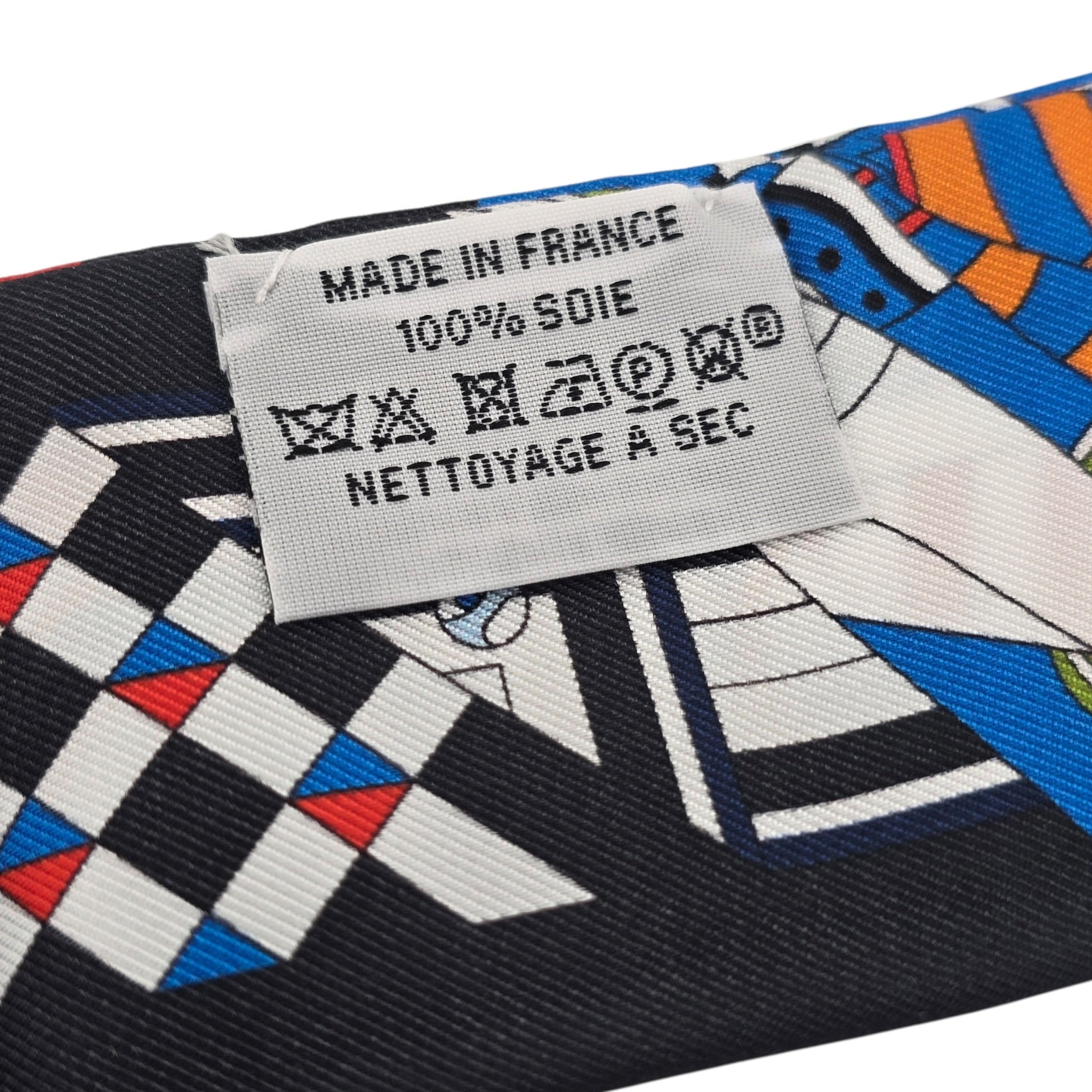 Hermes Silk Twilly De l'Ombrelle aux Duels HERMES