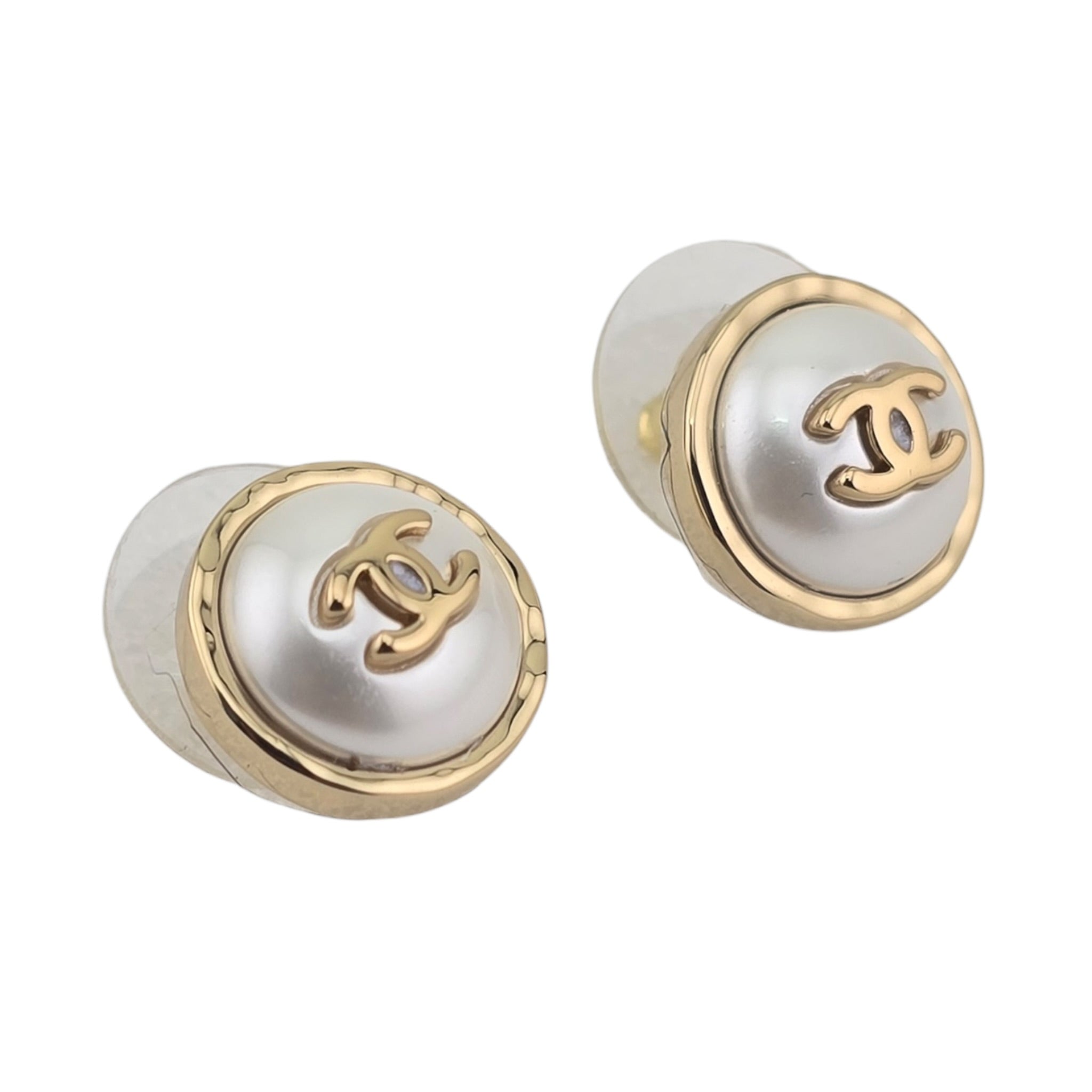 Chanel CC White Gold Round Stud Earrings 2026 CHANEL