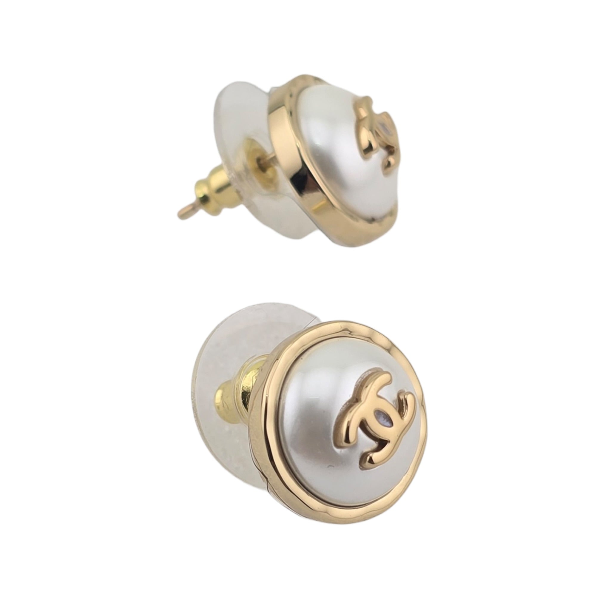 Chanel CC White Gold Round Stud Earrings 2026 CHANEL