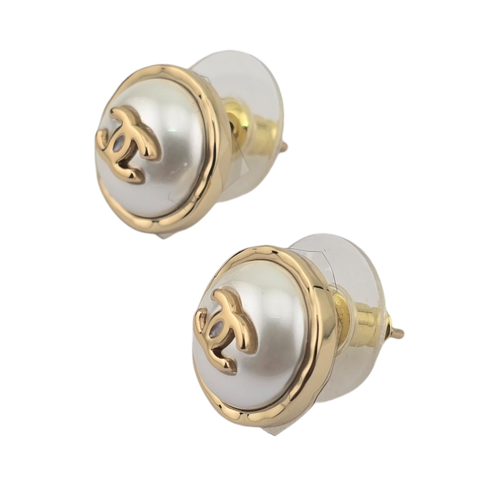 Chanel CC White Gold Round Stud Earrings 2026 CHANEL