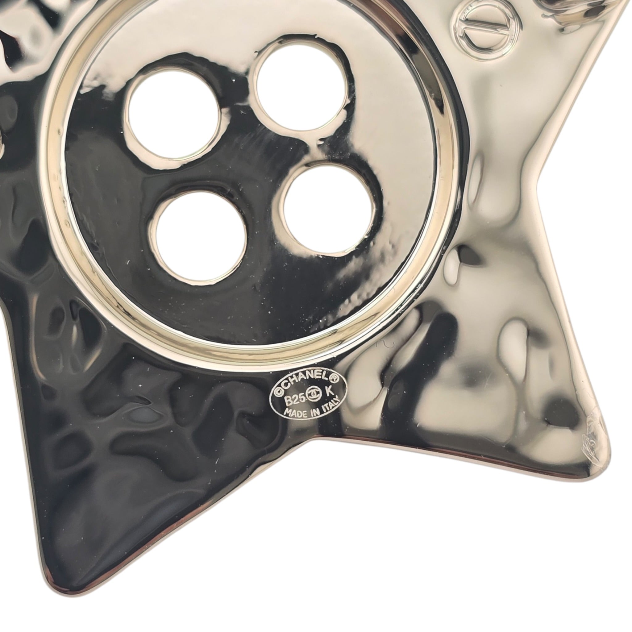 Chanel CC Star Button Brooch Gold 2025 CHANEL