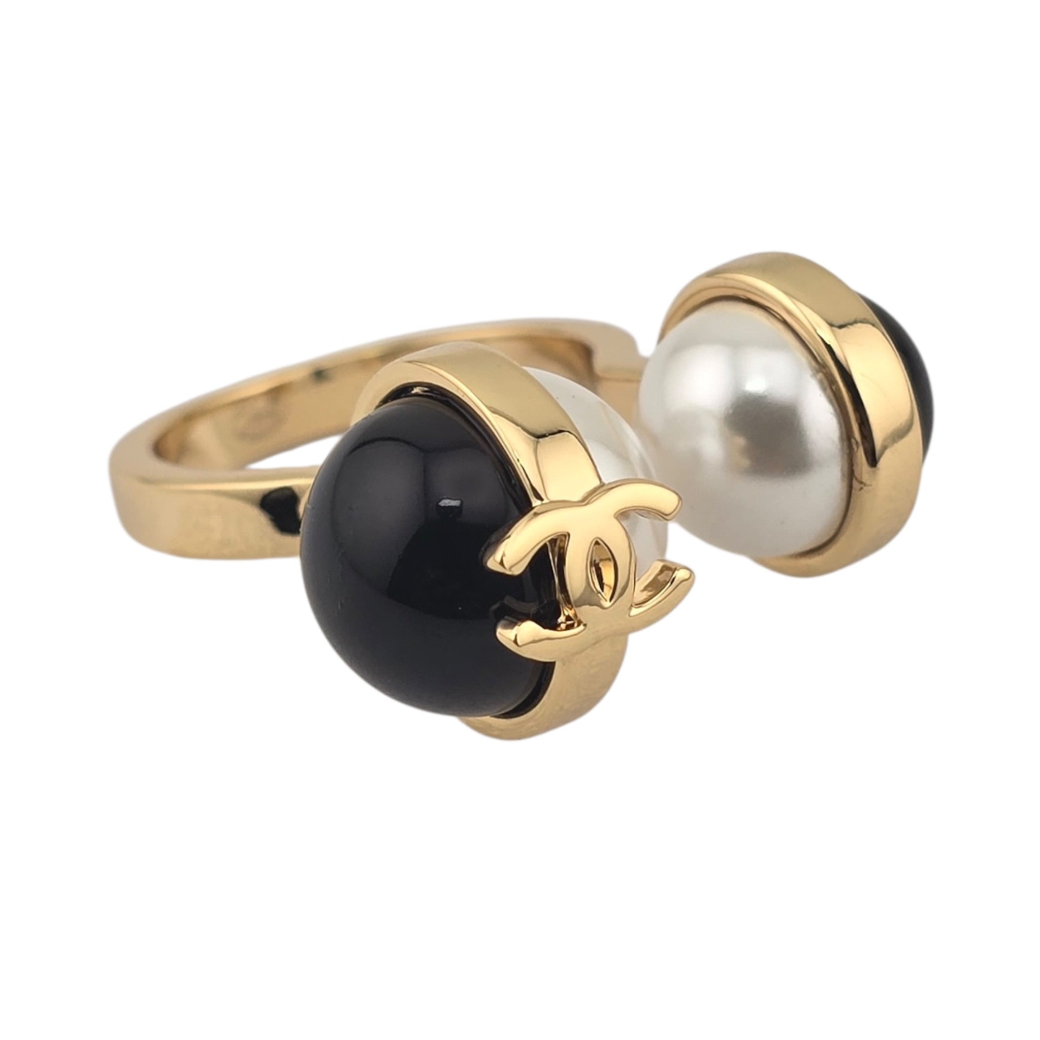 Chanel CC Black White Gold Ring 2026 CHANEL