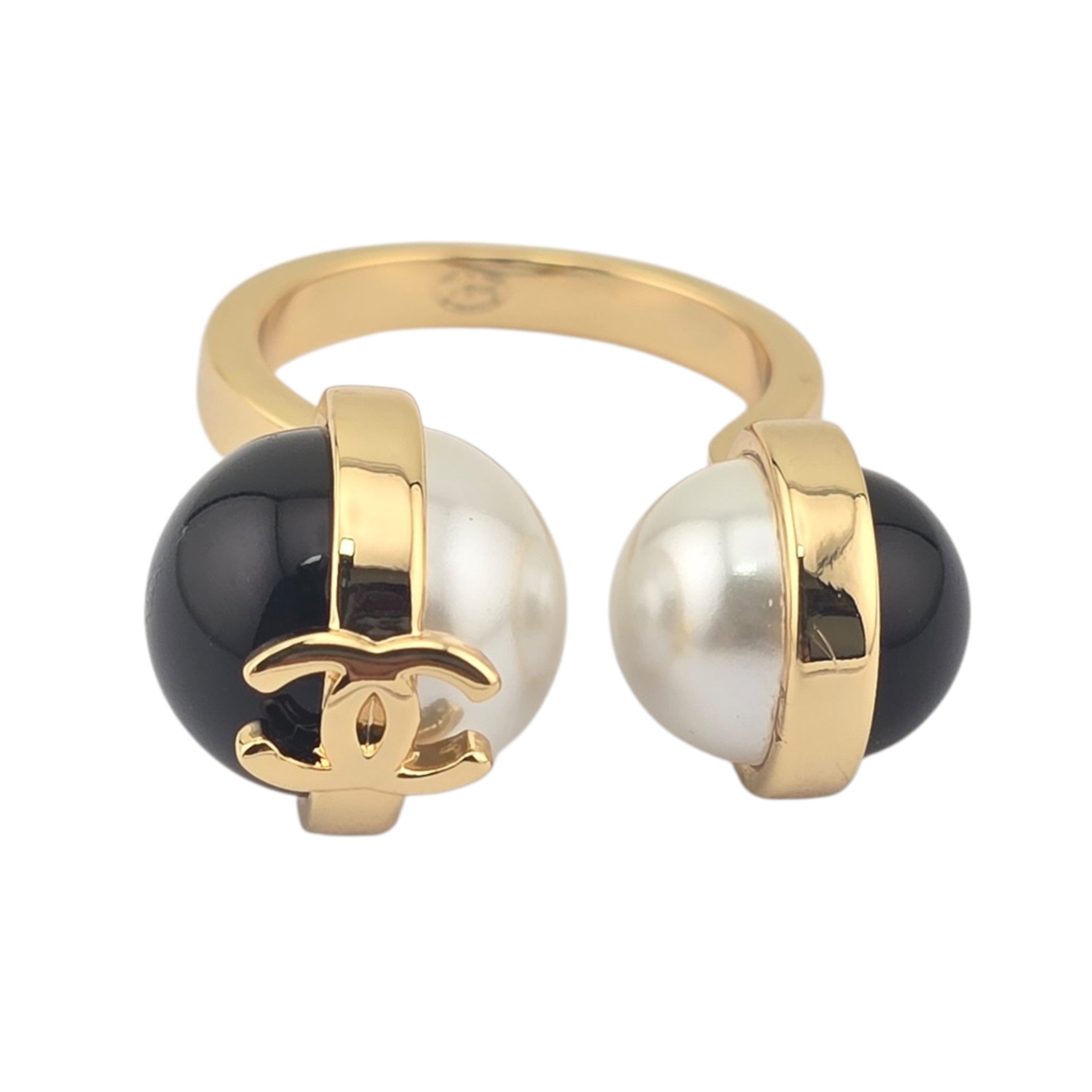 Chanel CC Black White Gold Ring 2026 CHANEL