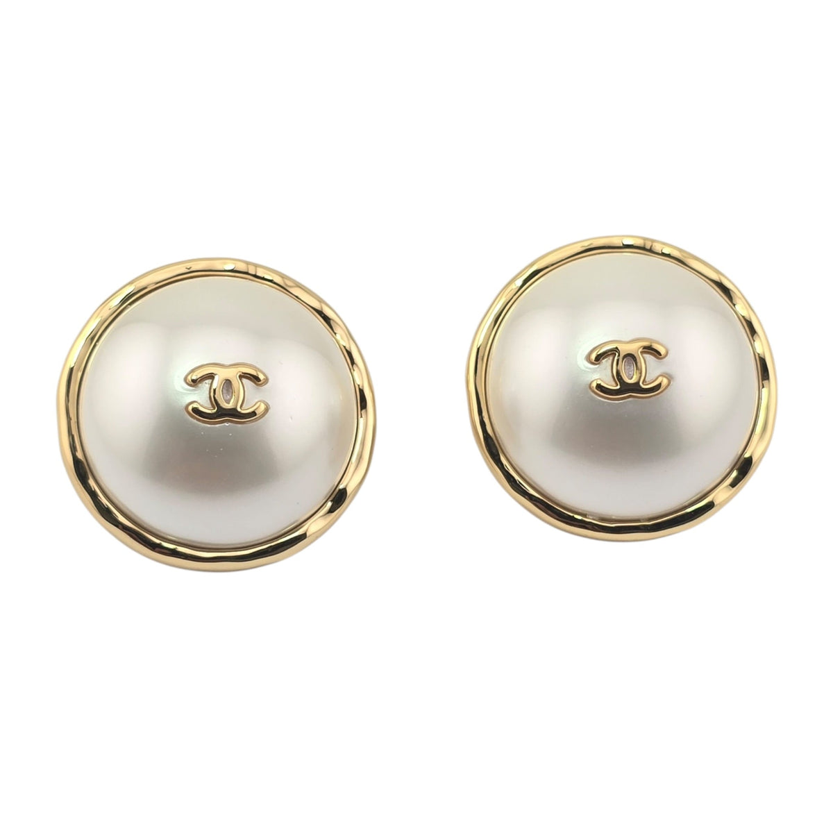 Chanel CC Gold Pearly White Round Stud Earrings 2026 CHANEL