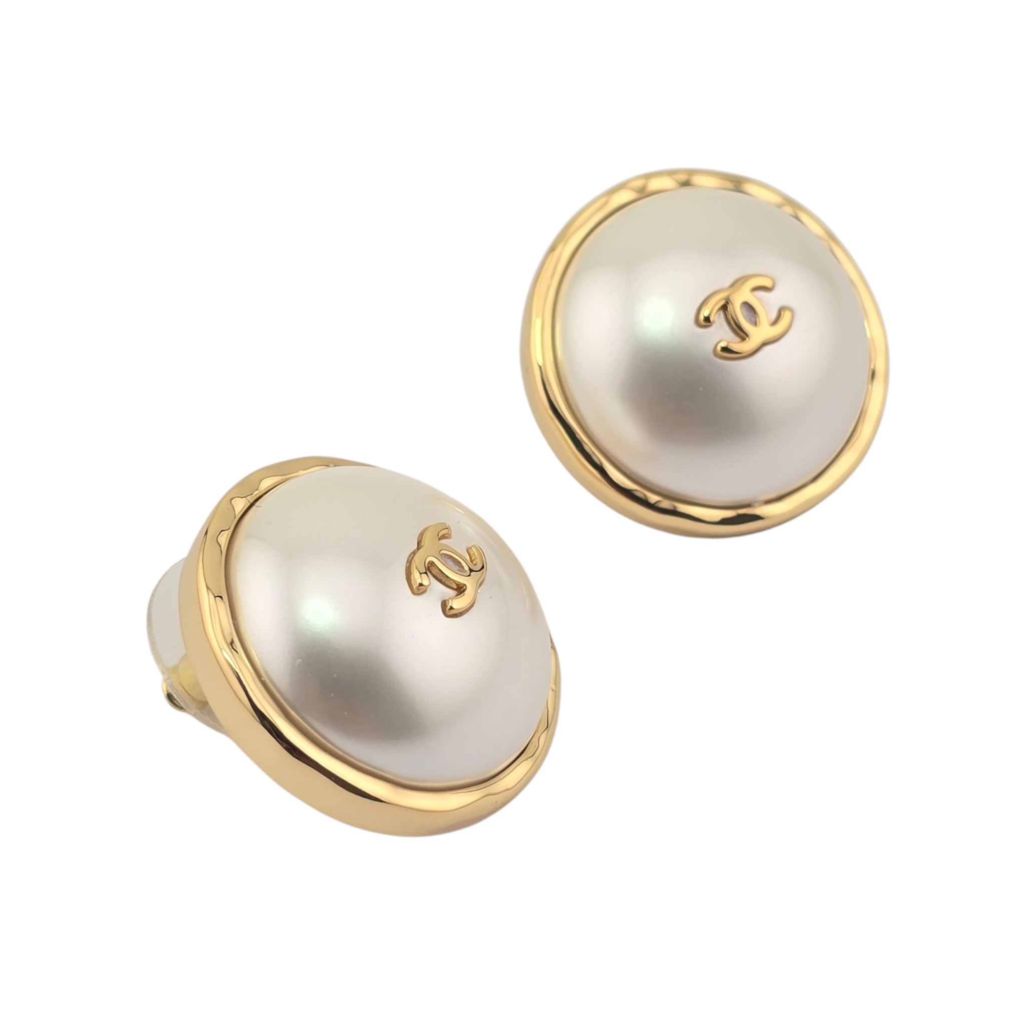 Chanel CC Gold Pearly White Round Stud Earrings 2026 CHANEL