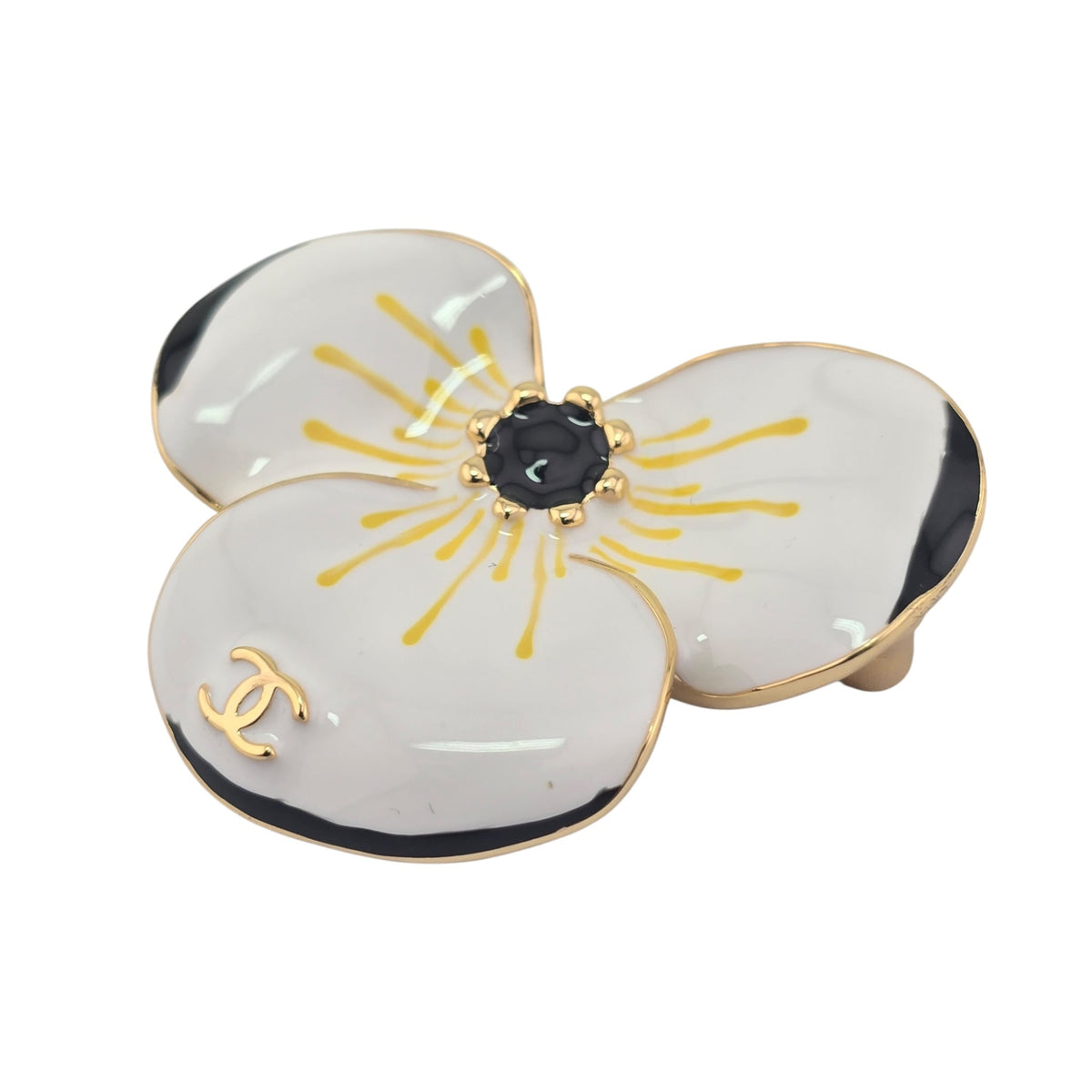 Chanel CC White Flower Brooch FW 2026 CHANEL