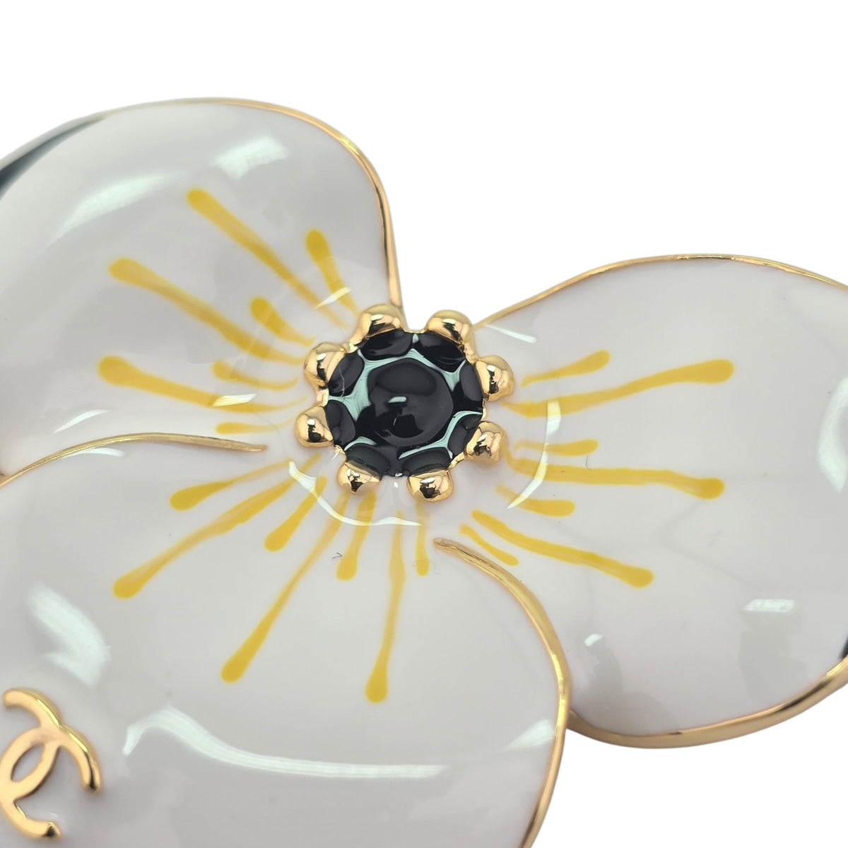 Chanel CC White Flower Brooch FW 2026 CHANEL