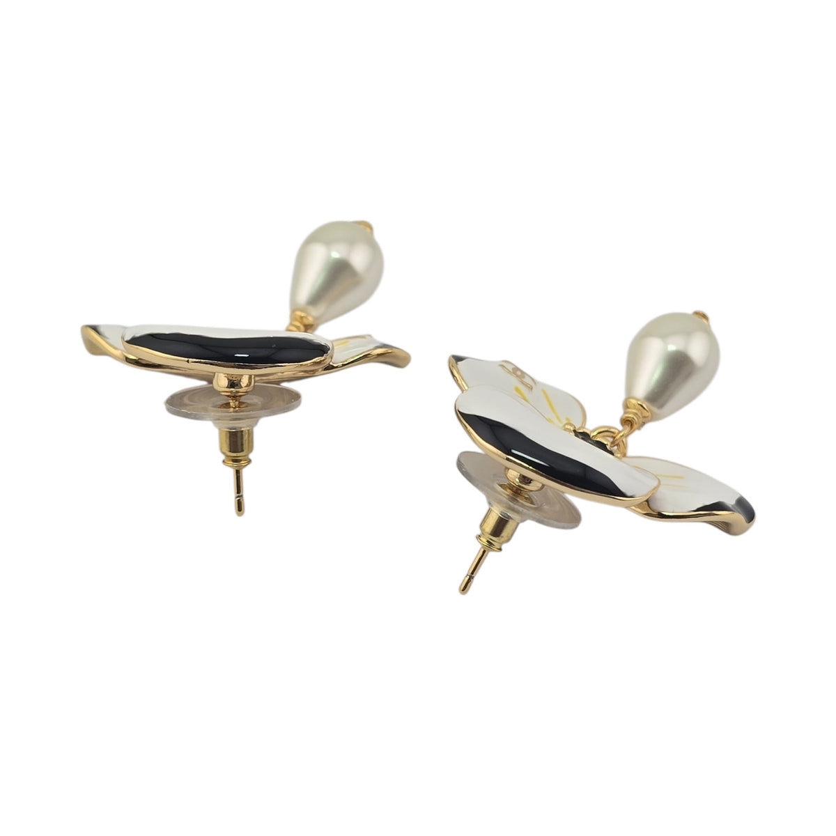 Chanel CC White Flower Pendant Earrings FW 2026 CHANEL