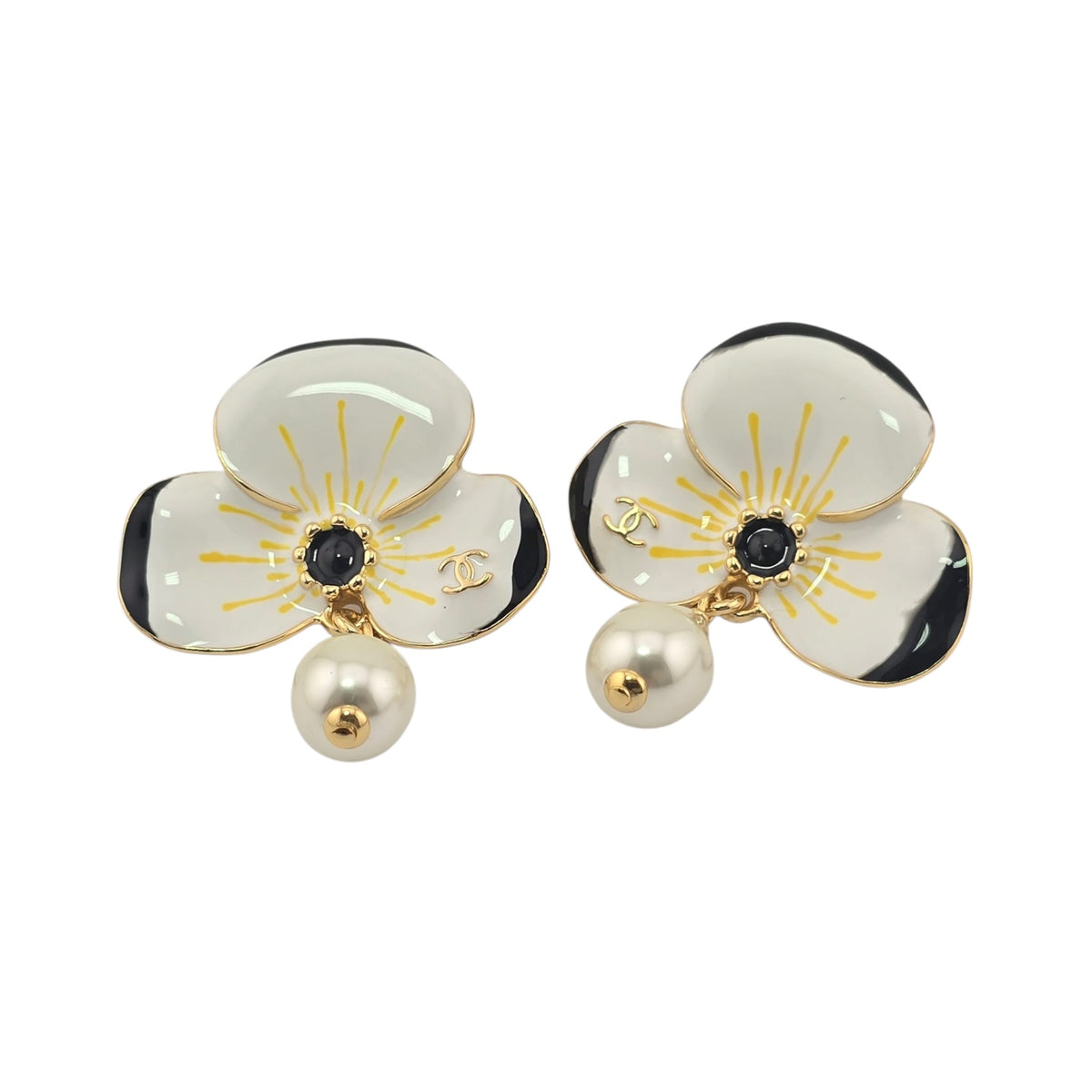 Chanel CC White Flower Pendant Earrings FW 2026 CHANEL