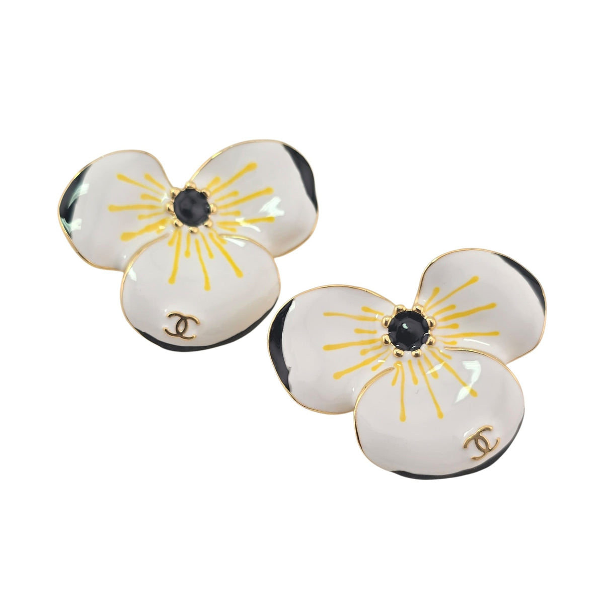 Chanel CC White Flower Stud Earrings FW 2026 CHANEL