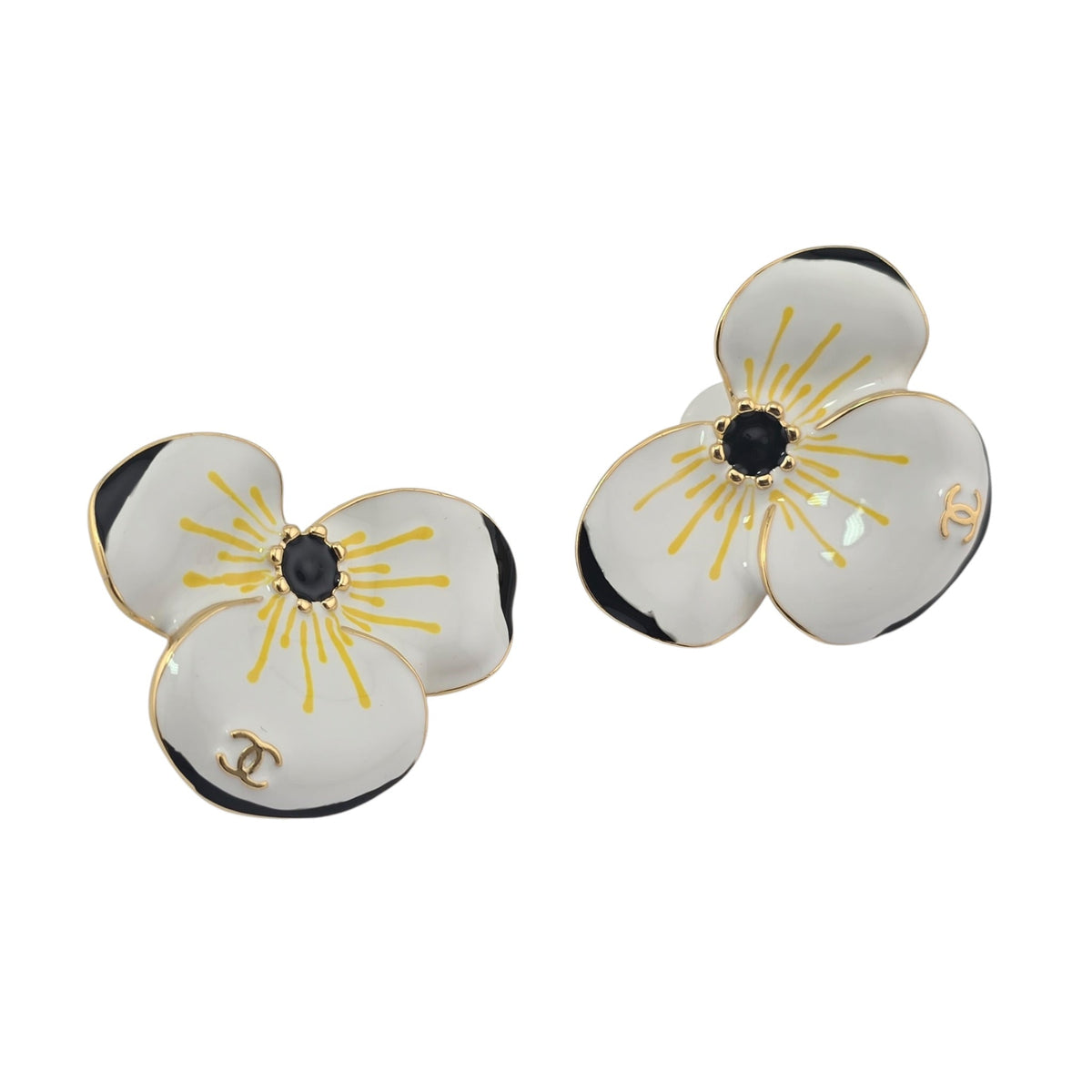 Chanel CC White Flower Stud Earrings FW 2026 CHANEL