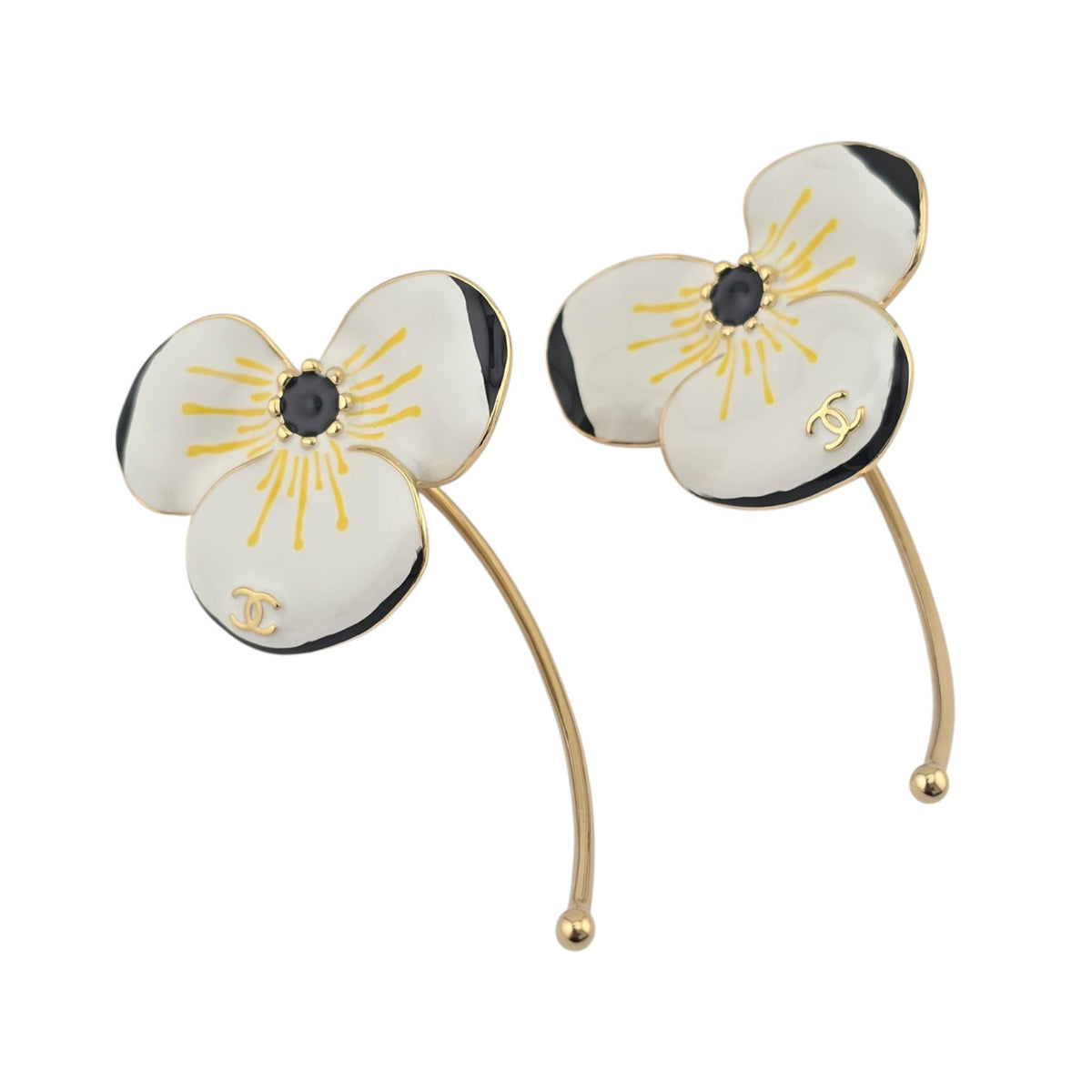 Chanel CC White Flower Pendant Earrings FW 2026 CHANEL