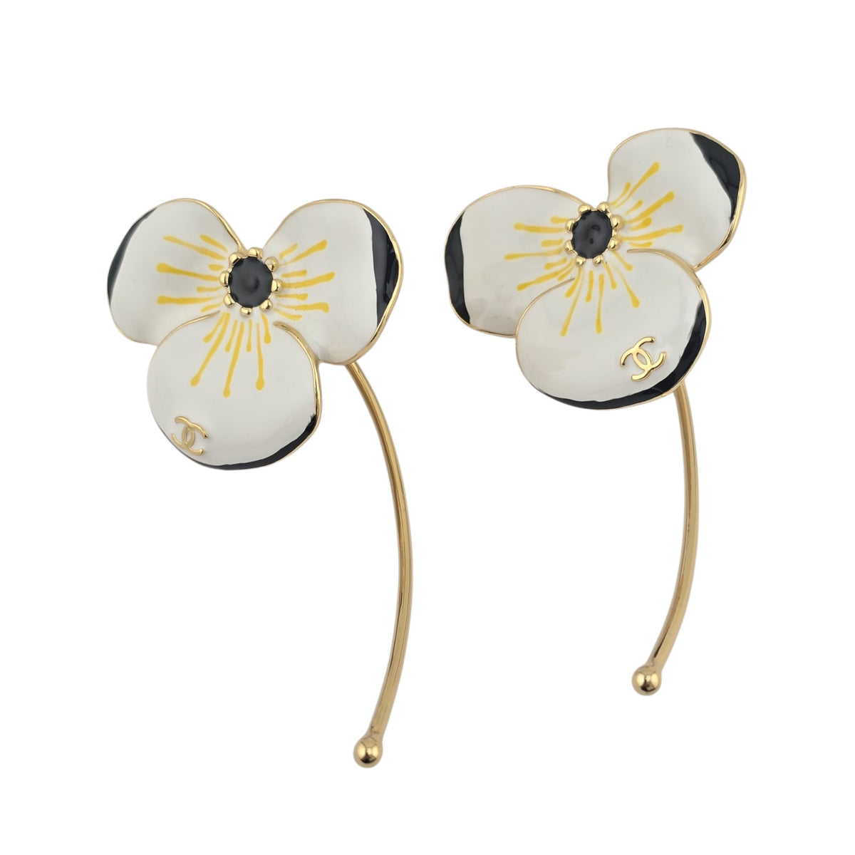 Chanel CC White Flower Pendant Earrings FW 2026 CHANEL