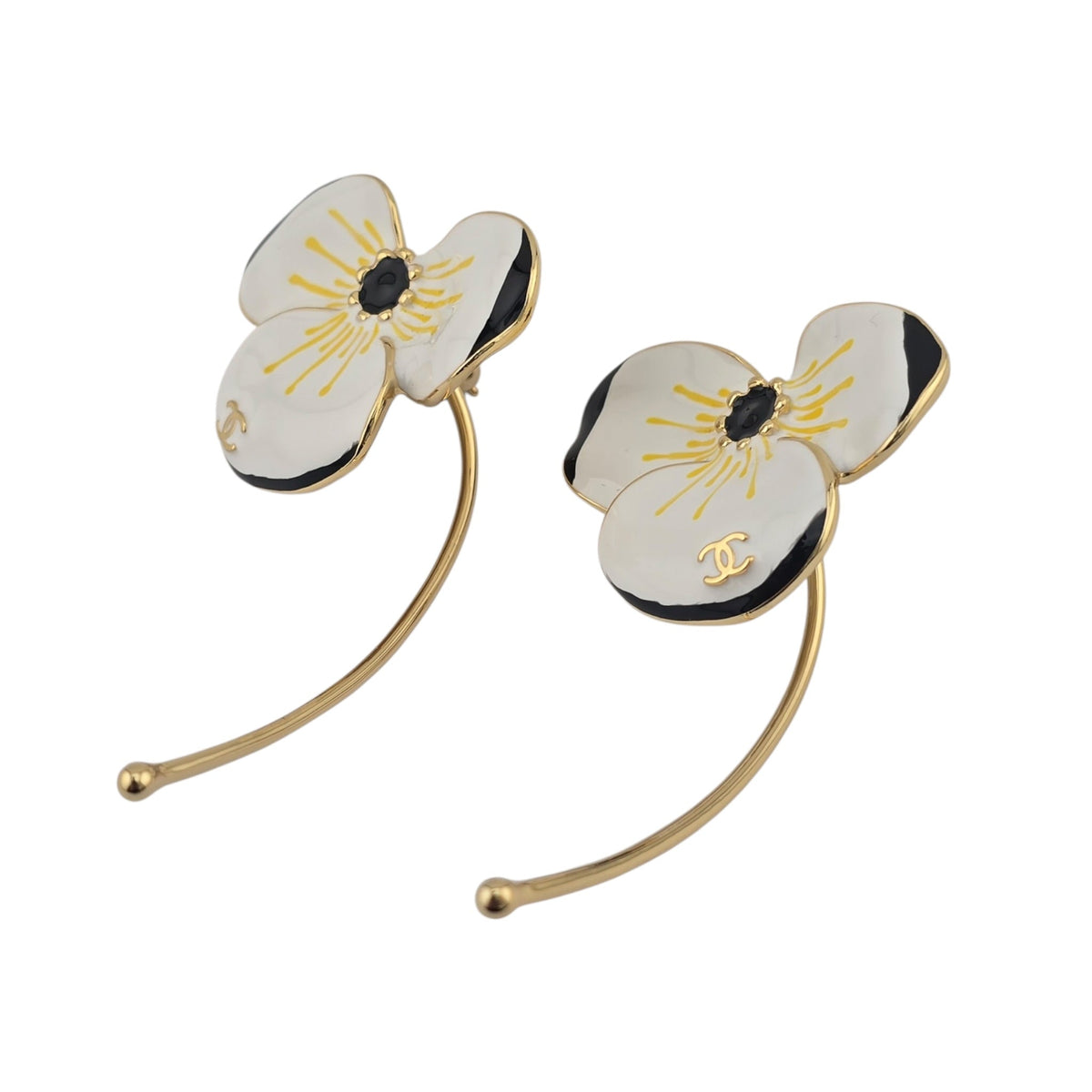 Chanel CC White Flower Pendant Earrings FW 2026 CHANEL