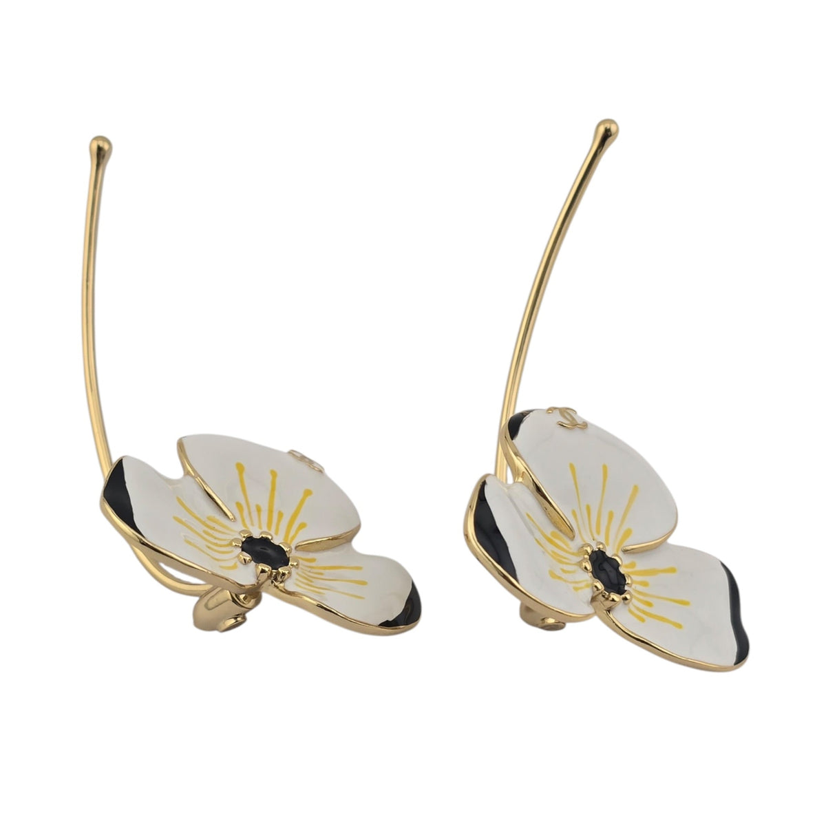 Chanel CC White Flower Pendant Earrings FW 2026 CHANEL
