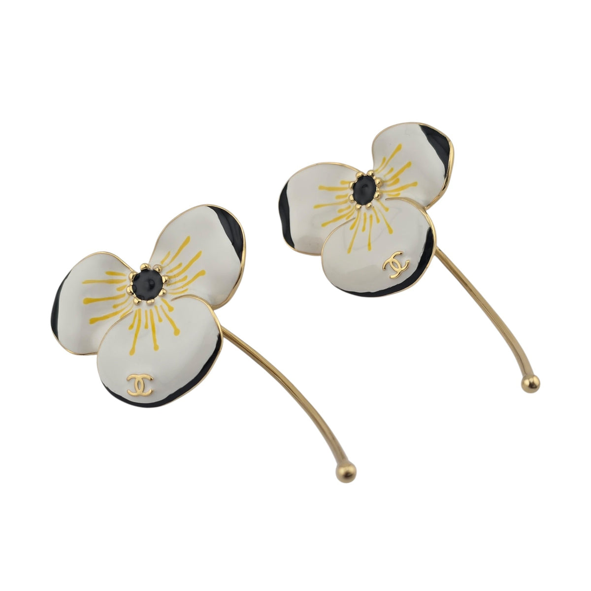 Chanel CC White Flower Pendant Earrings FW 2026 CHANEL