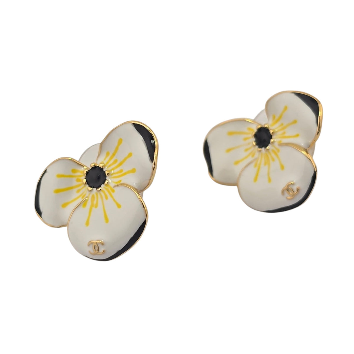 Chanel CC White Flower Stud Earrings FW 2026 CHANEL