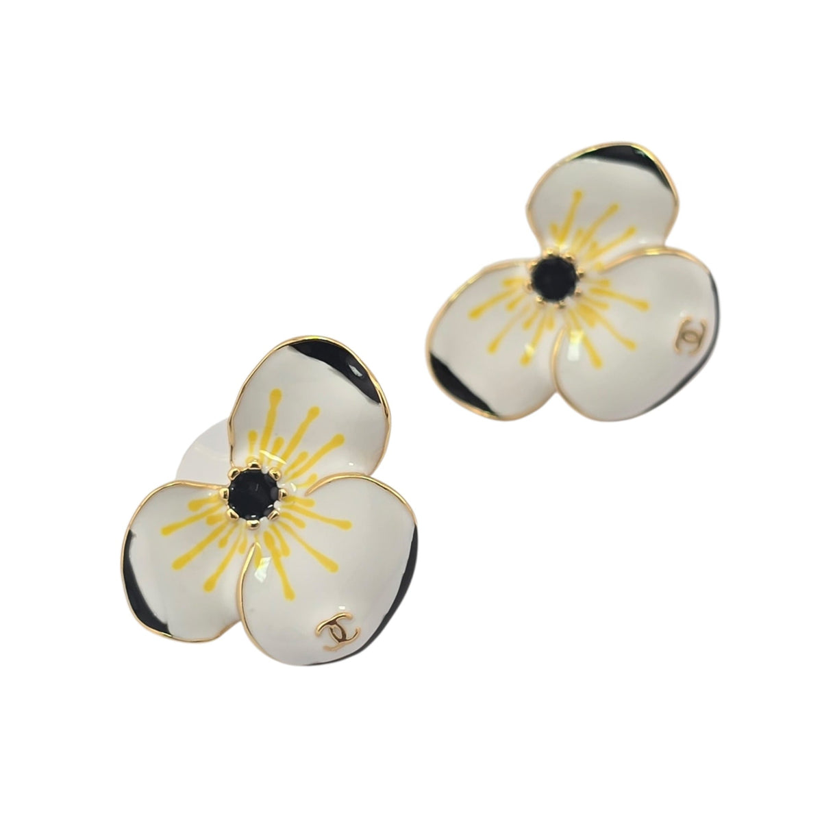 Chanel CC White Flower Stud Earrings FW 2026 CHANEL