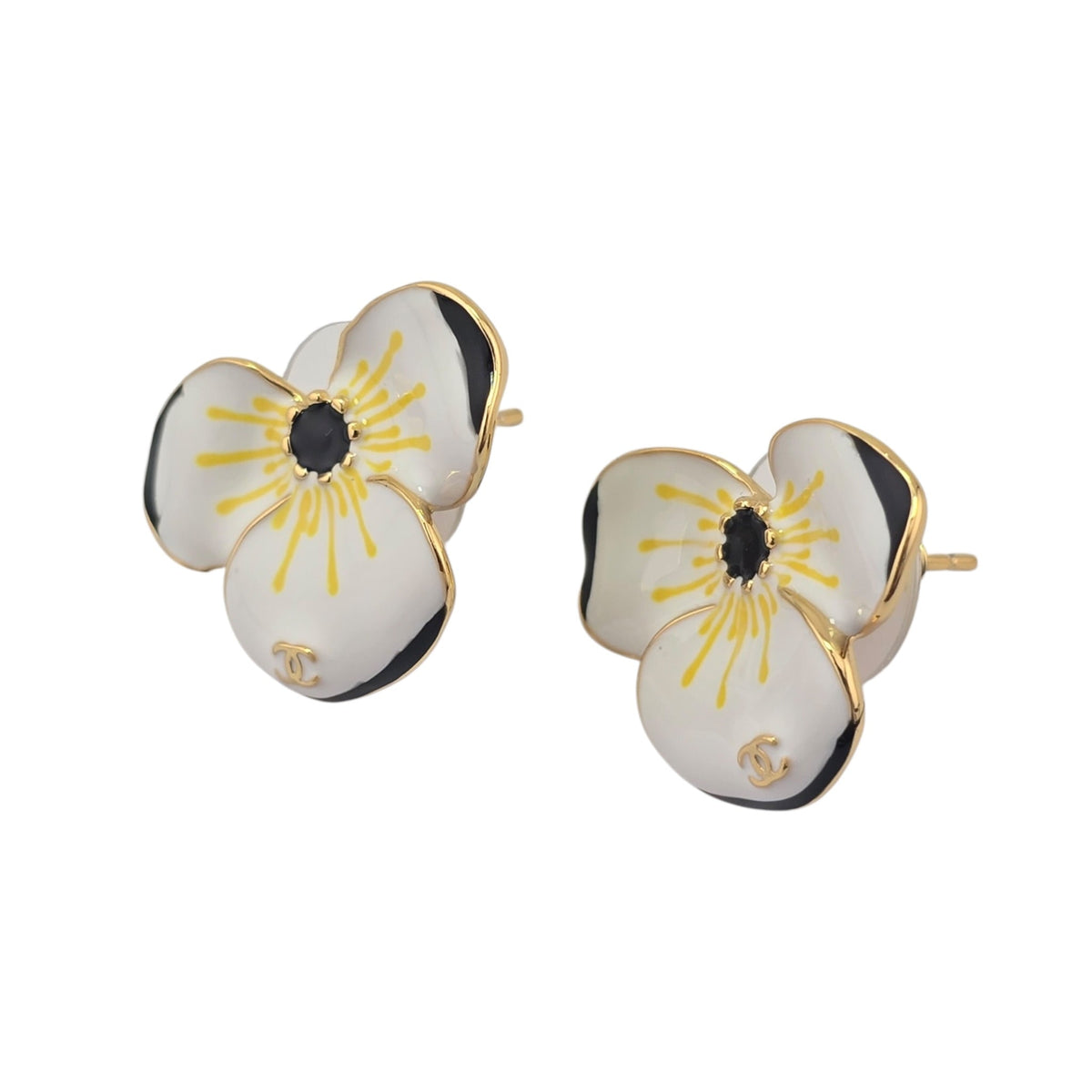 Chanel CC White Flower Stud Earrings FW 2026 CHANEL