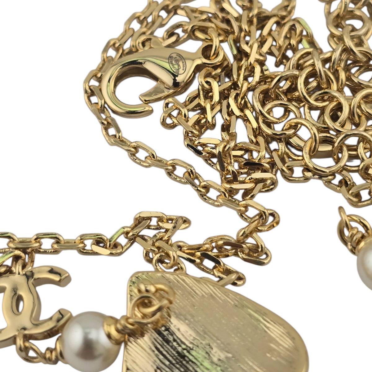 Chanel CC Red Flower Resin Necklace FW 2026 CHANEL