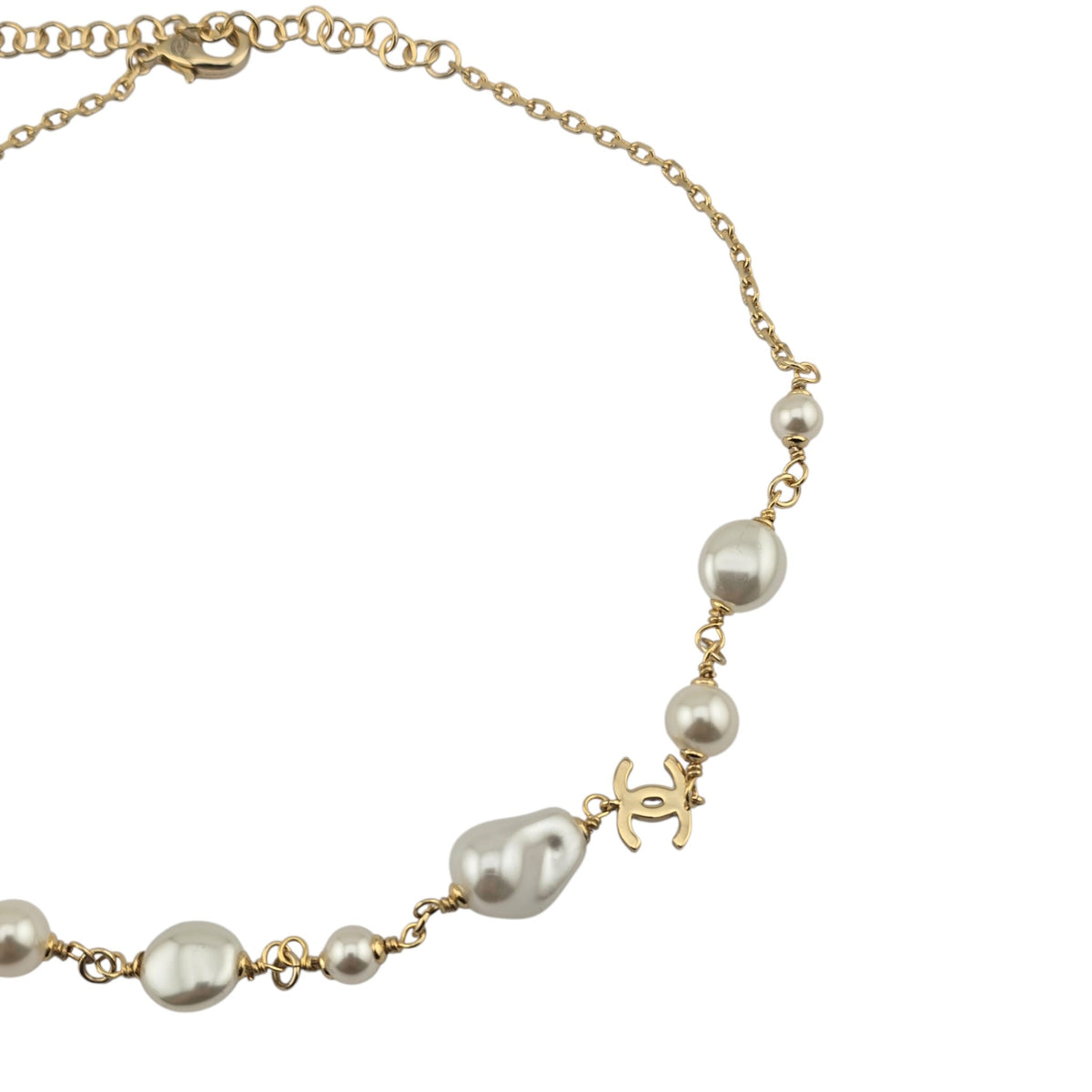 Chanel CC Red Flower Resin Choker Necklace FW 2026 CHANEL