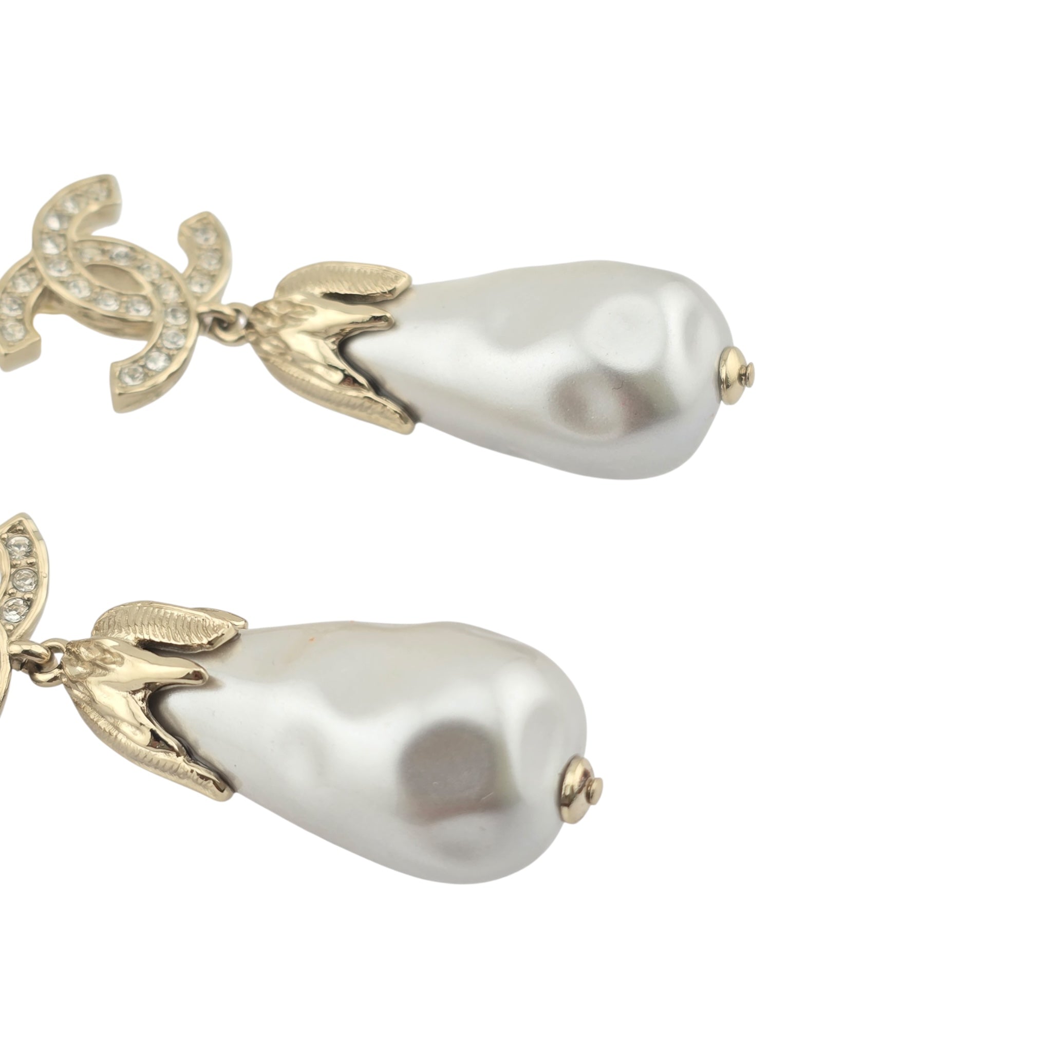 Chanel CC Faux Pearl Gold Leaf Earrings 2025 CHANEL