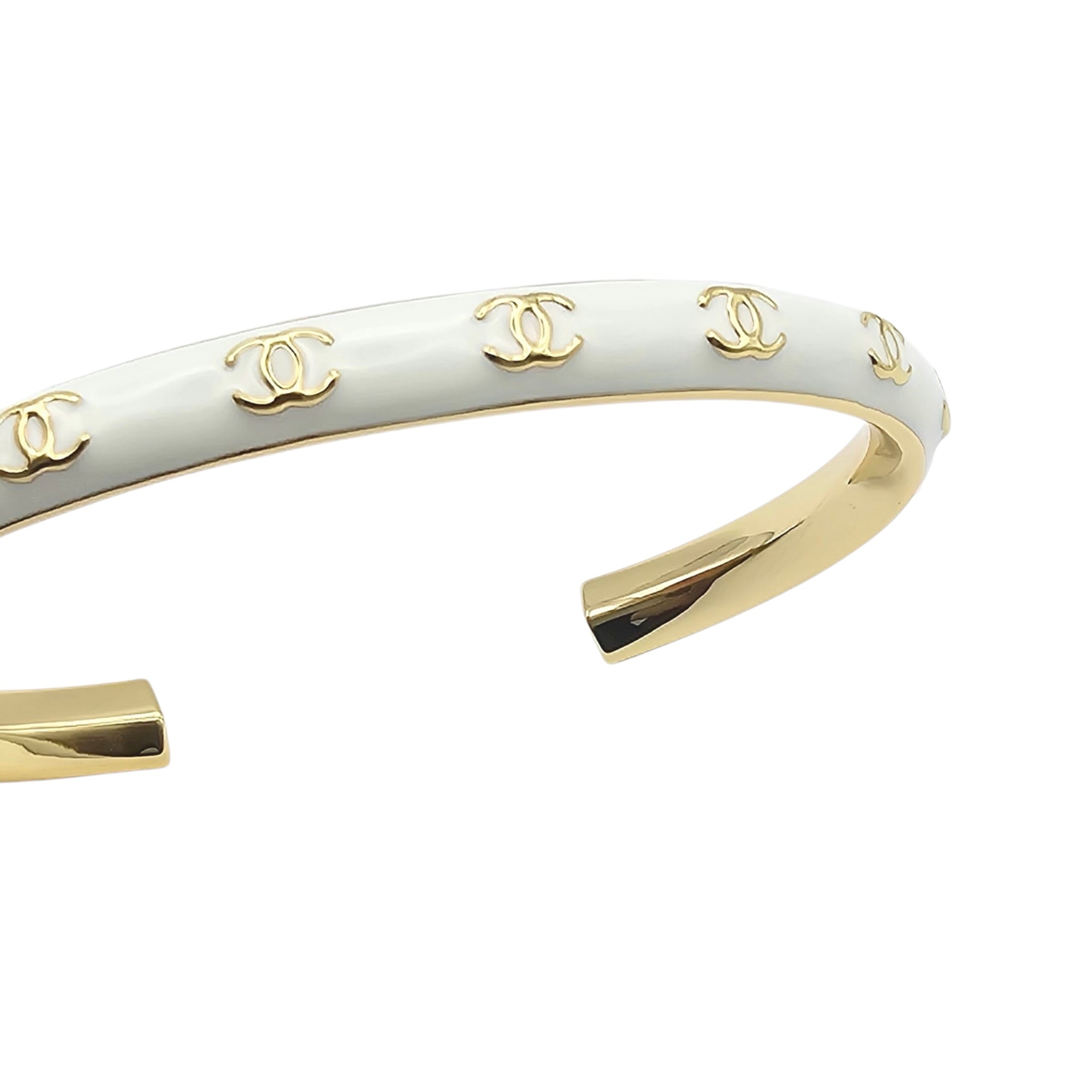 Chanel CC White/Gold Bangle 2024