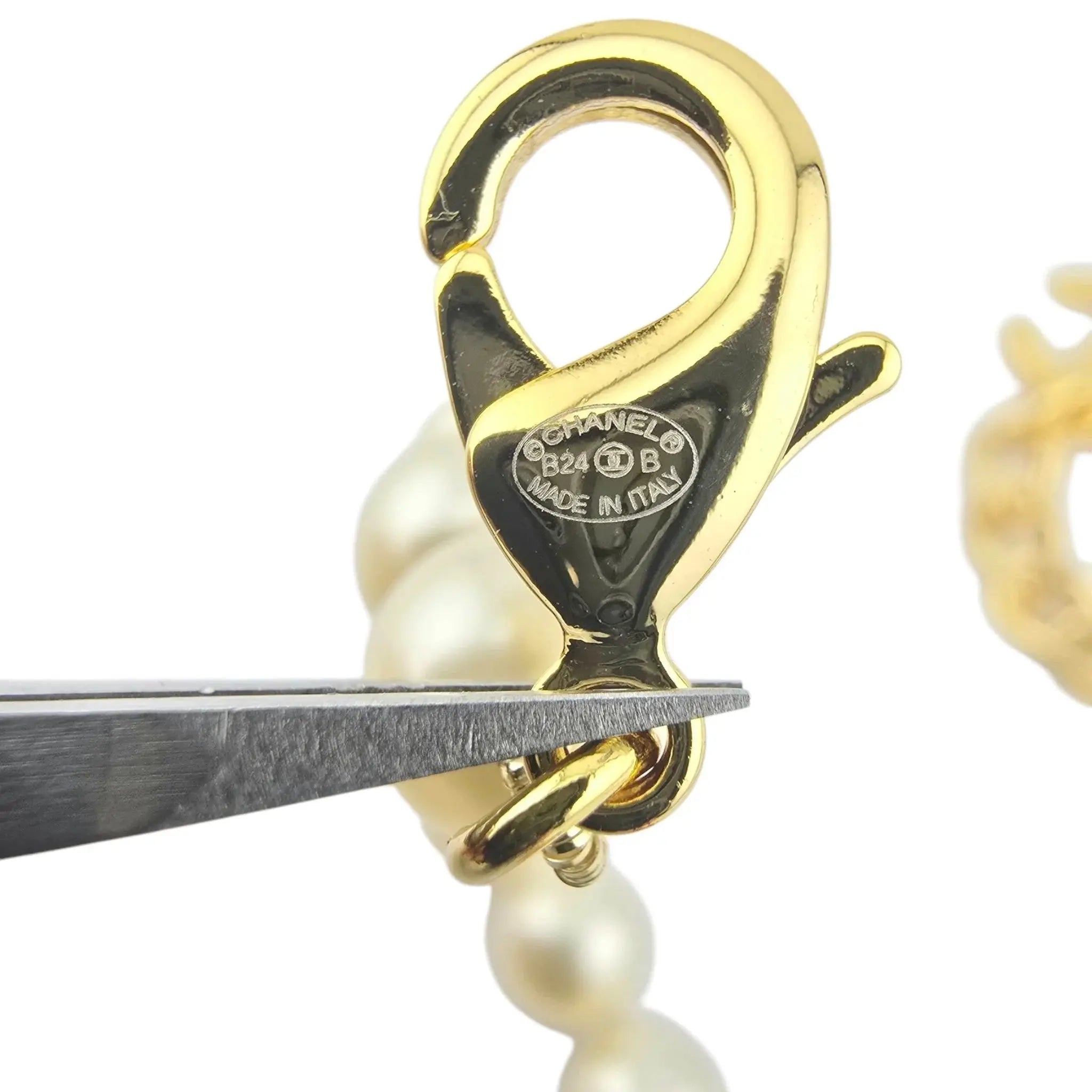 Chanel CC Faux Pearl Resin Pendant Necklace B24 CHANEL