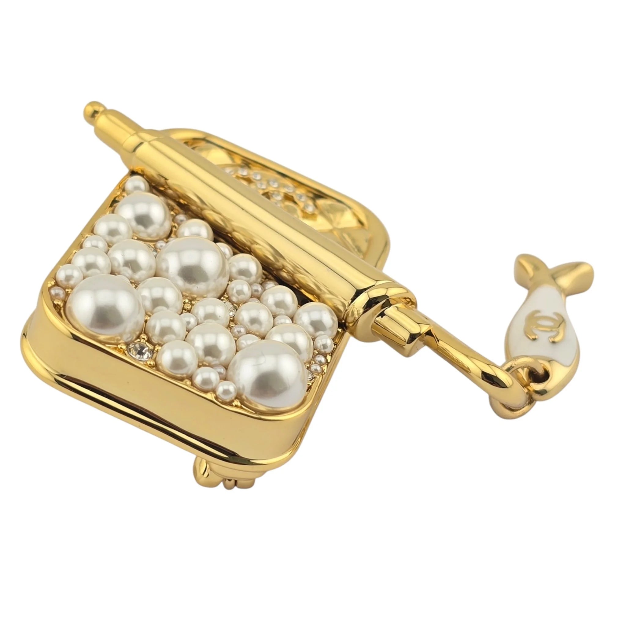 Chanel CC Gold Pearl Brooch 2025 CHANEL