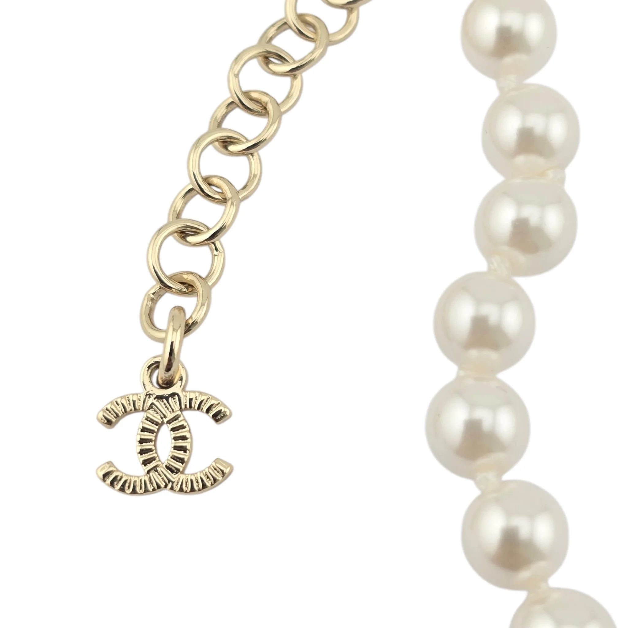Chanel CC Pearl Crystal Heart Gold Short Necklace A21 CHANEL