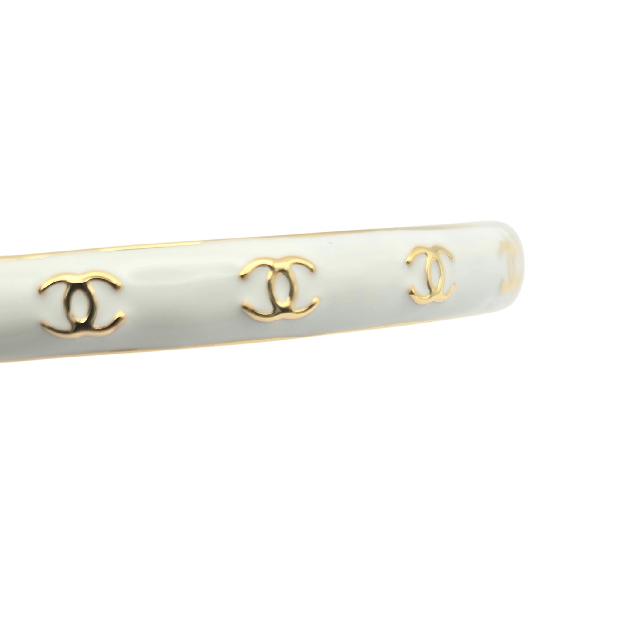 Chanel CC White/Gold Bangle 2024