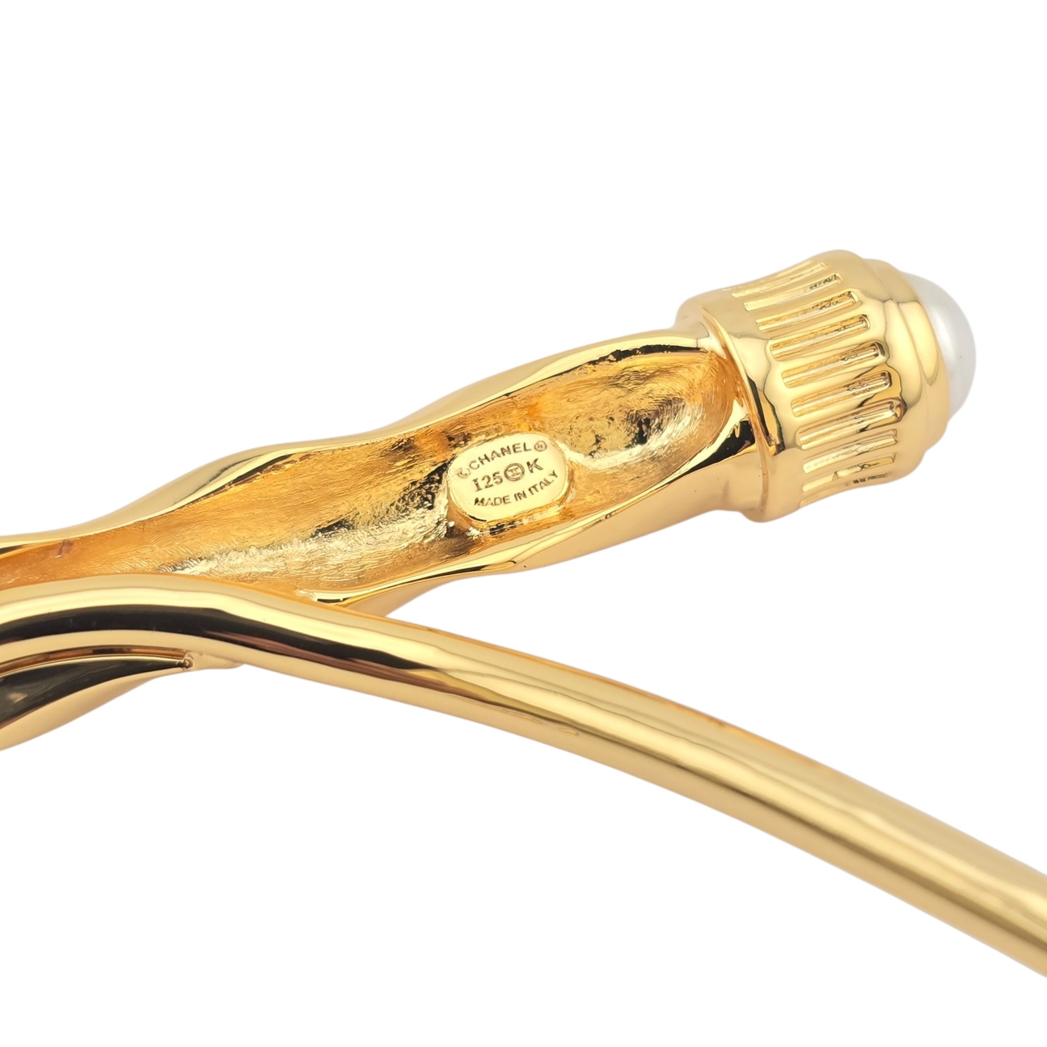 Chanel CC Ear Jewel Cuff Gold Pencil 2025 CHANEL