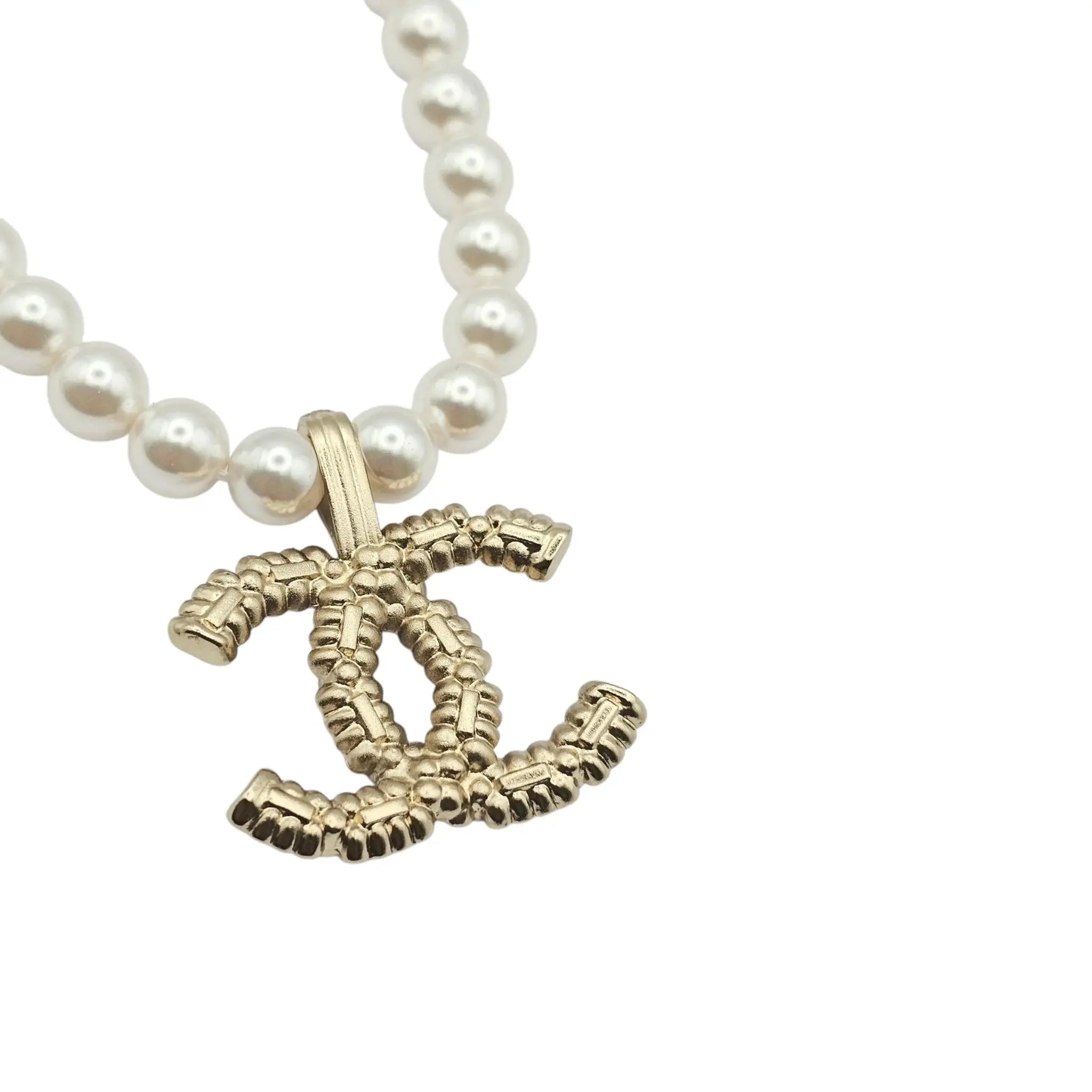 Chanel Faux Pearl & Strass CC Pendant Necklace 2022 BIJOUX HEAVEN
