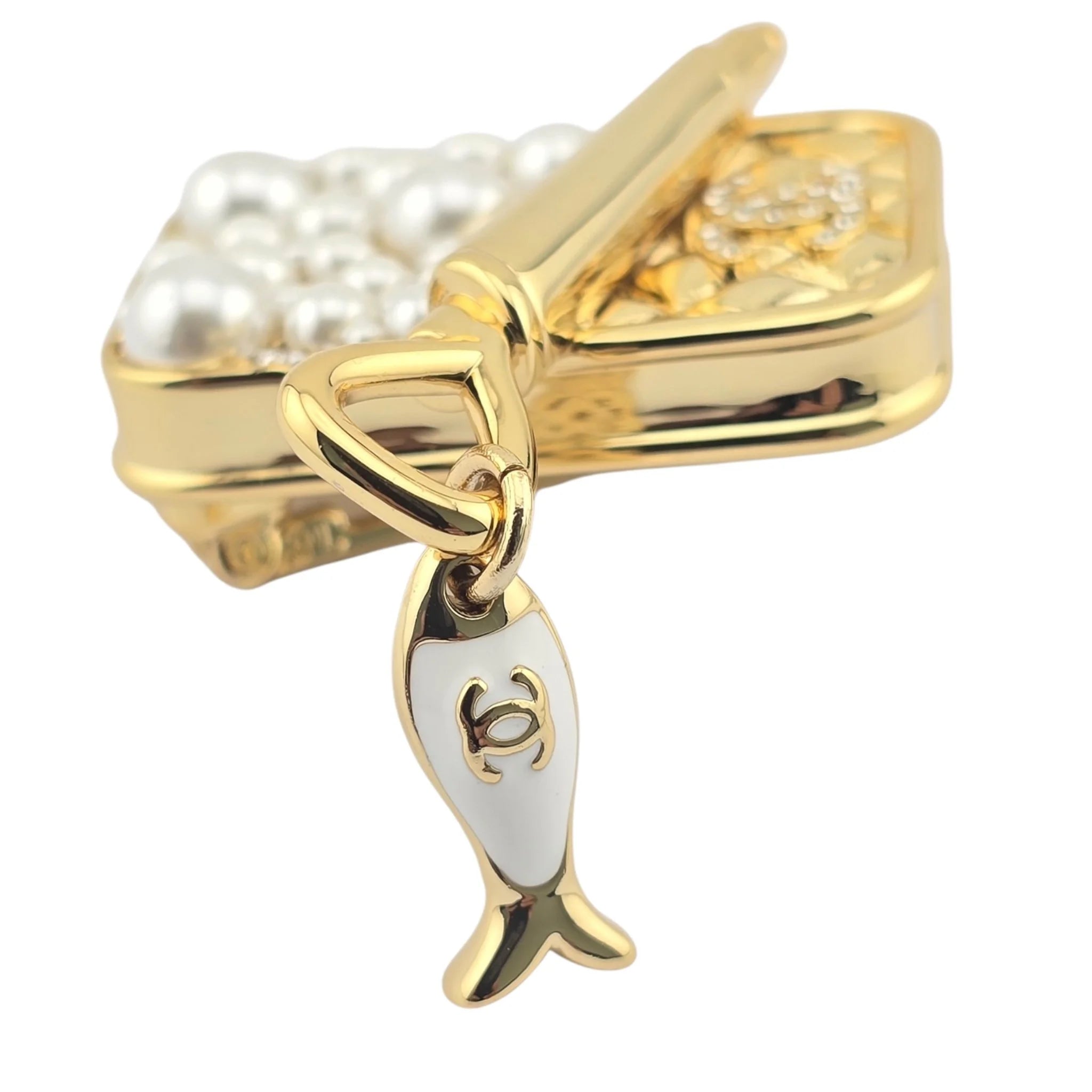Chanel CC Gold Pearl Brooch 2025 CHANEL