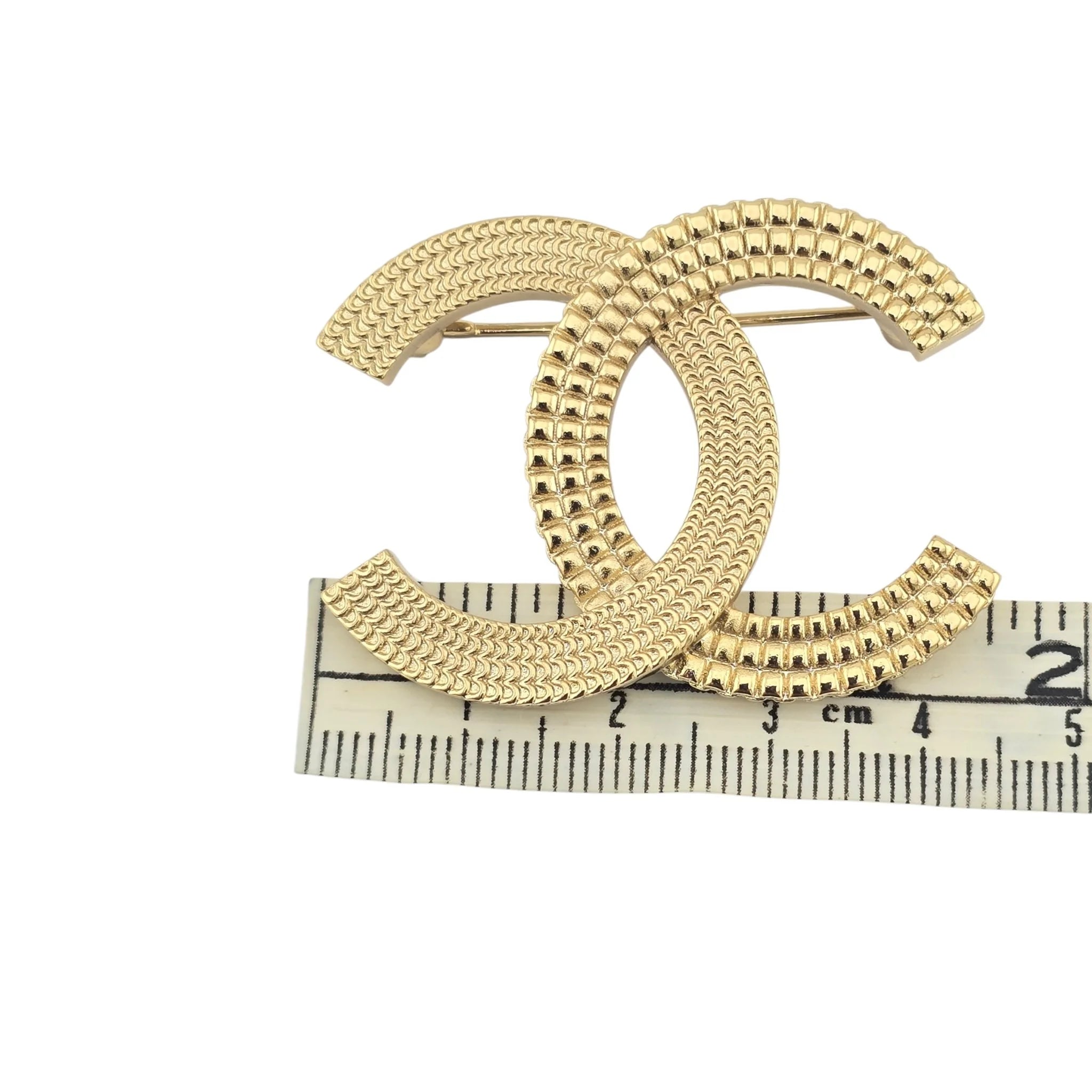 Chanel CC Metal Chain Quilted Brooch Gold 2022 CHANEL