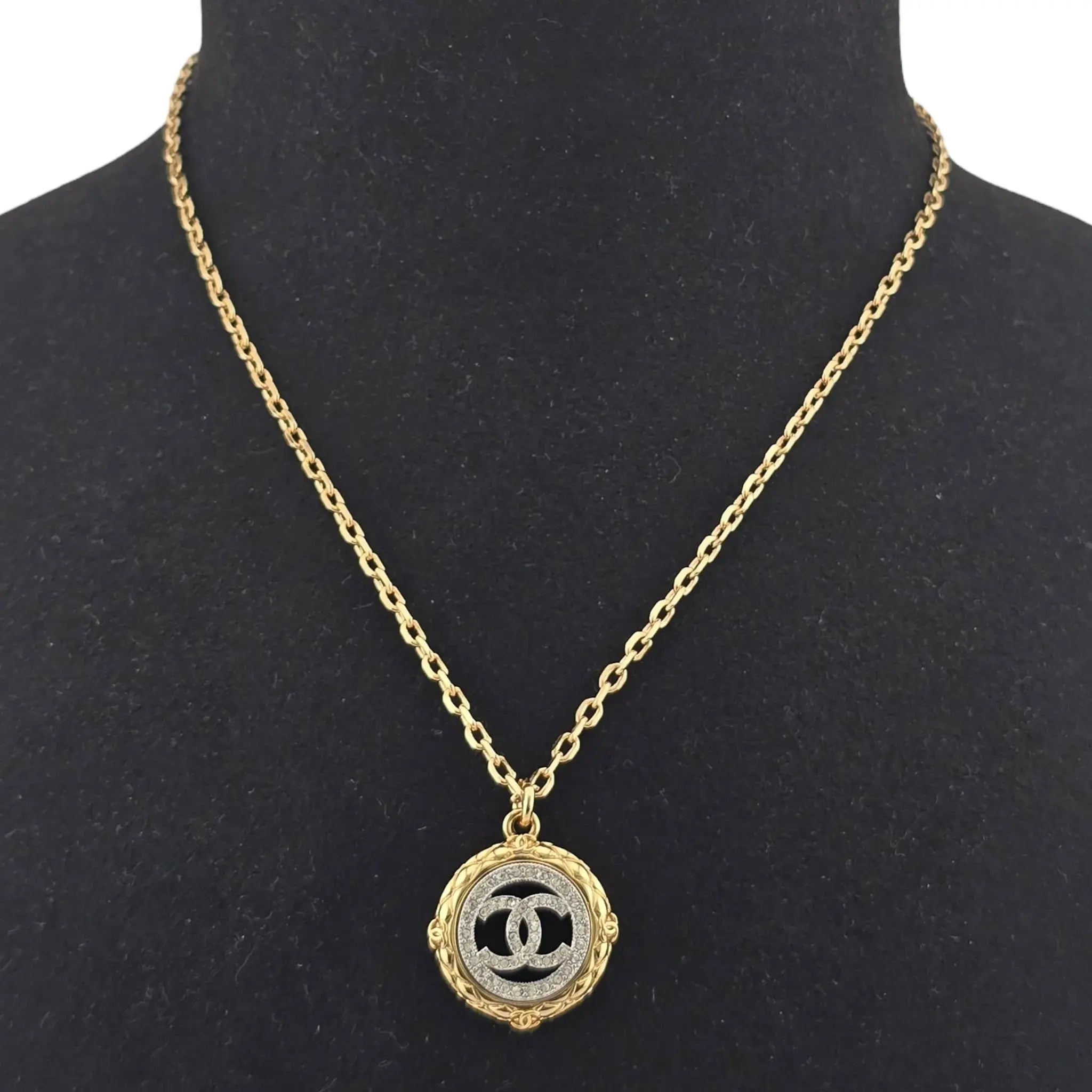 Chanel CC Round Gold Necklace 2025 CHANEL