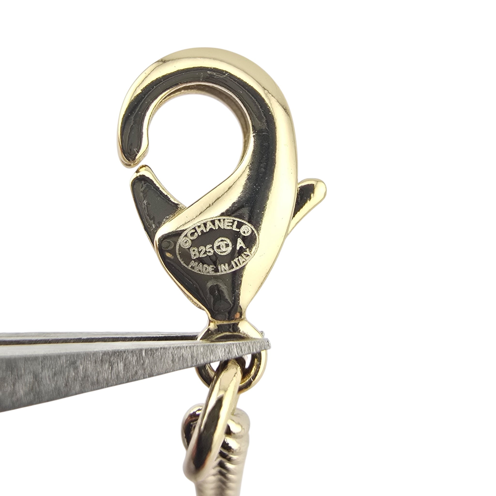 Chanel CC Round Gold Pendant Necklace 2025 CHANEL